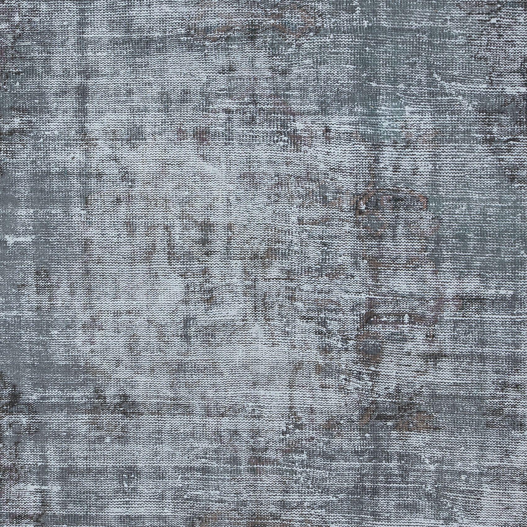 20th Century 5.5x8.2 Ft Handmade Turkish Distressed Gray Area Rug, Ideal for Modern Interiors For Sale