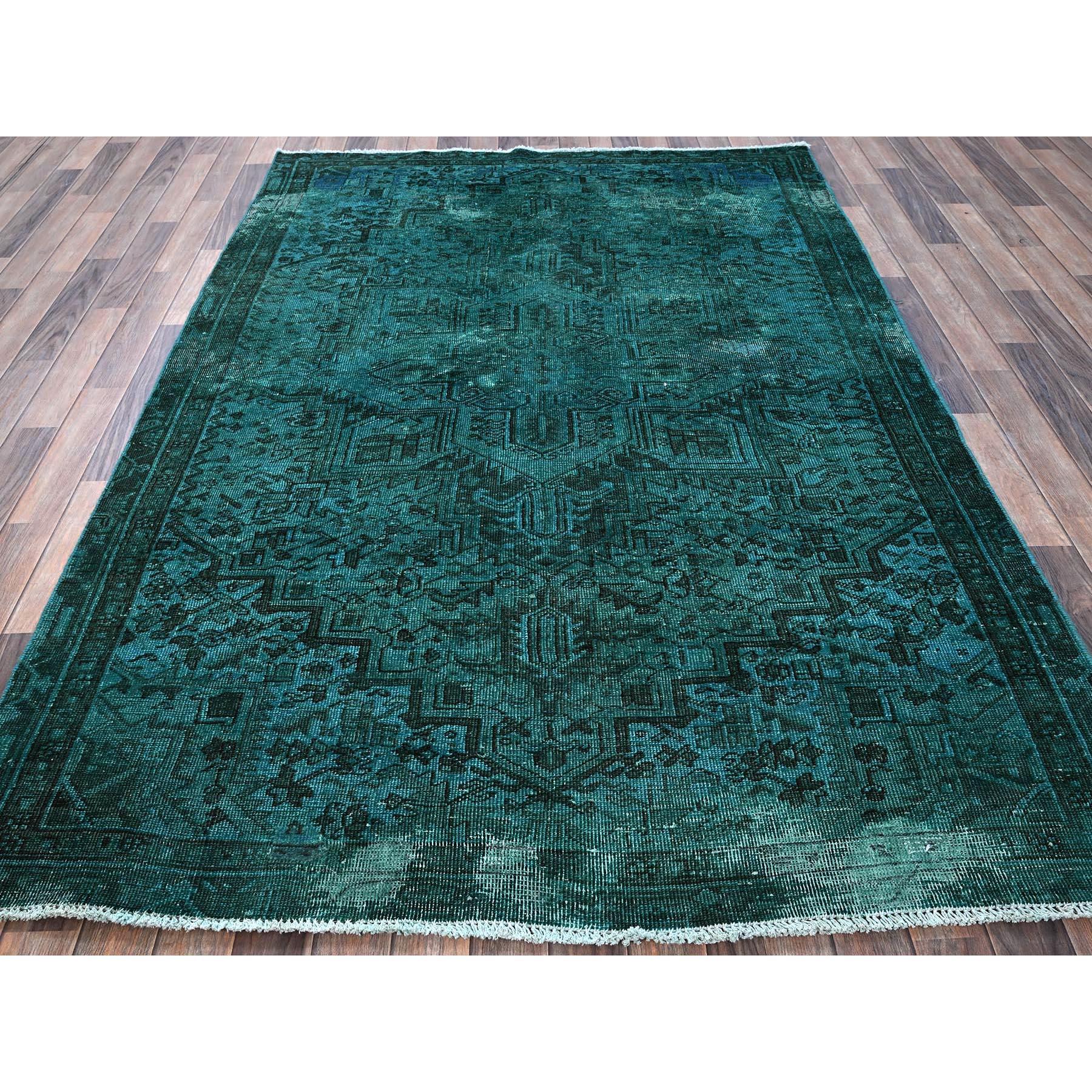 Teal Overdyed, Semi-Antik Persisch Heriz mit Bereichen der Abnutzung, abgenutzt, geschoren niedrig, Seiten und Enden professionell gesichert, handgeknüpft, 100% Wolle, Orientteppich
Primäre MATERIALIEN: Wolle
Latex: Kein Flor 
Höhe: 0,25 Zoll
Stil: