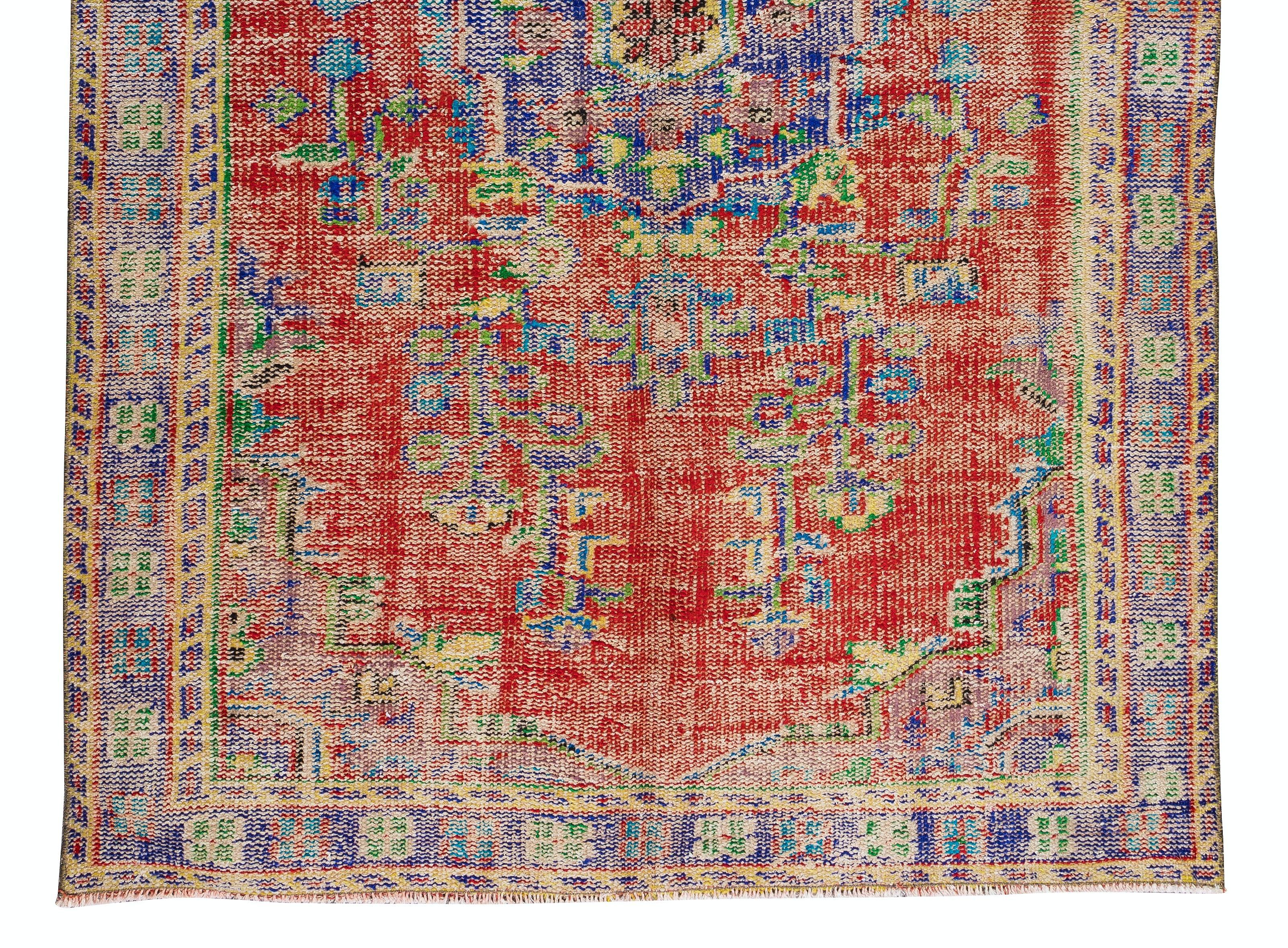 Tessuto a mano 5.5x8.4 Ft Vintage Hand Knots Rugs unico tappeto turco con design a medaglione in vendita