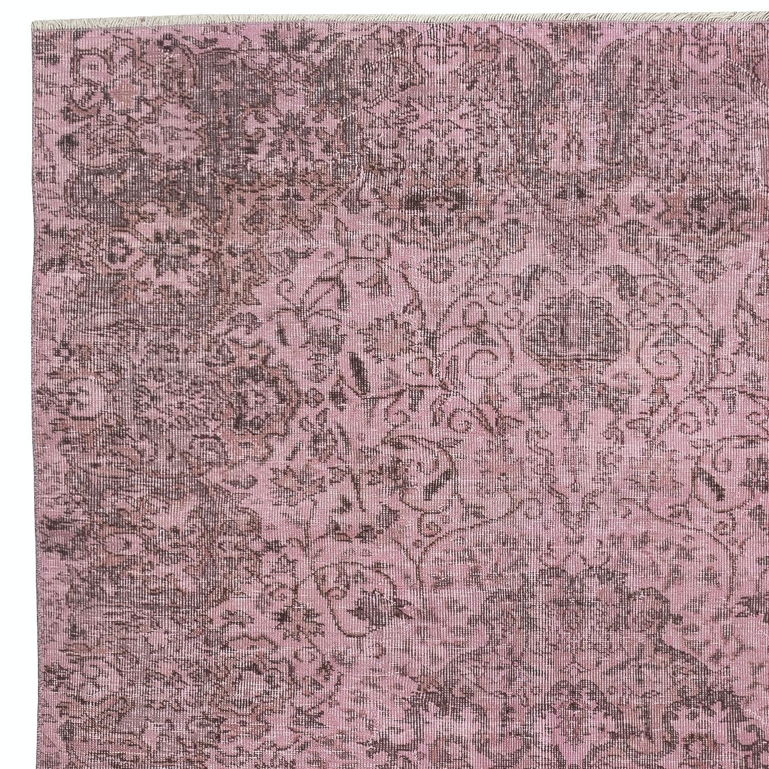 Alfombra turca vintage de 1,5 x 2,4 m teñida de rosa para interiores modernos Turco en venta