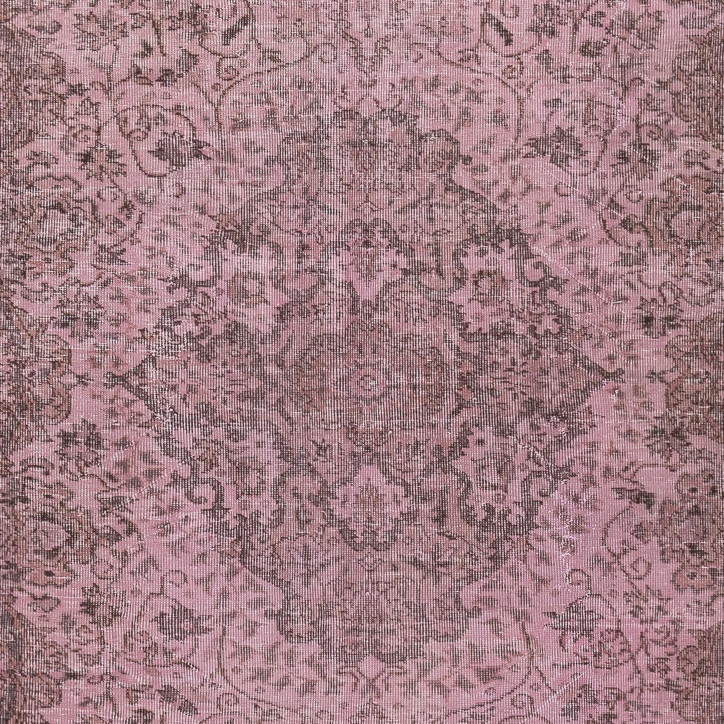 Alfombra turca vintage de 1,5 x 2,4 m teñida de rosa para interiores modernos Anudado a mano en venta