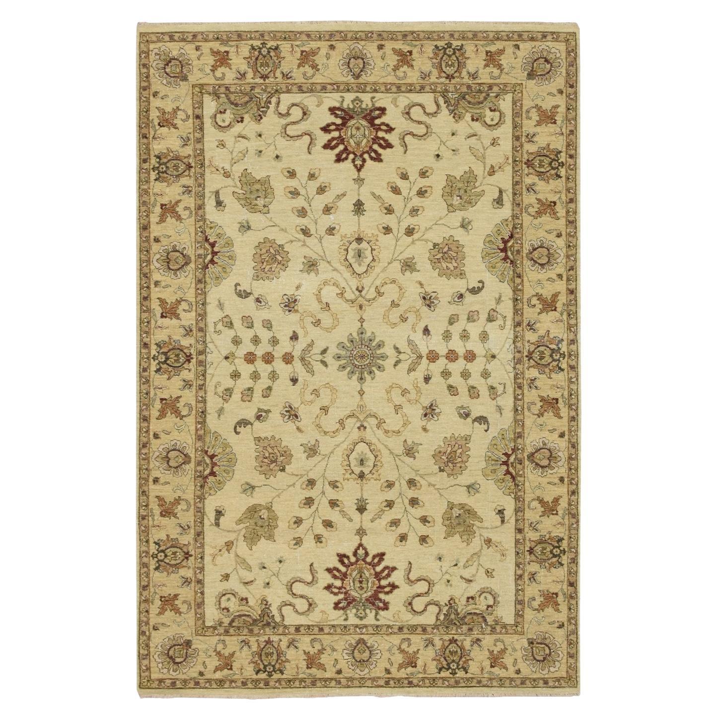5
5"x8
4" Ivory Agra with Ziegler Design Leaf Pattern Hand Knotted Pure Wool Rug For Sale