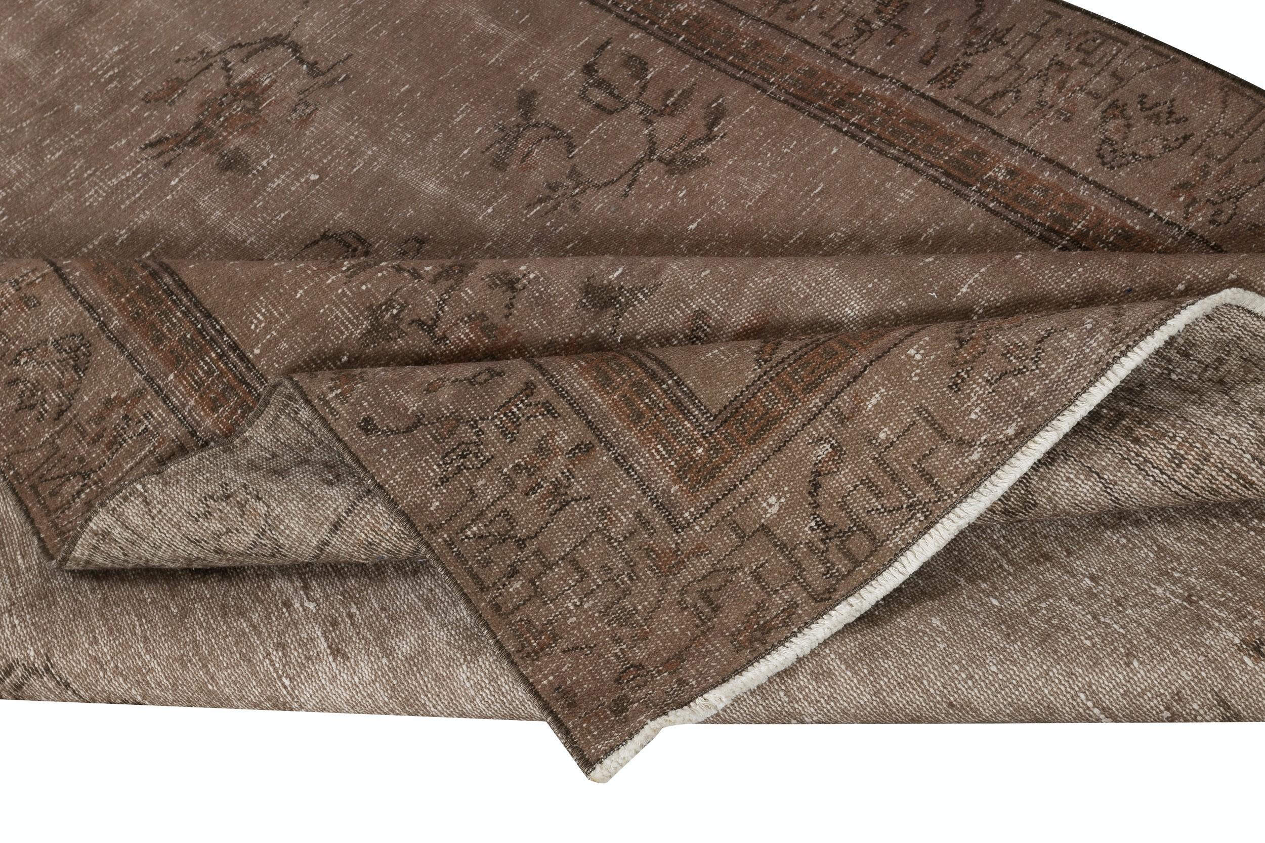 Moderno Tappeto di lana turca 5.5x8.5 Ft, realizzato a mano in stile contemporaneo e a basso peso, colore marrone in vendita