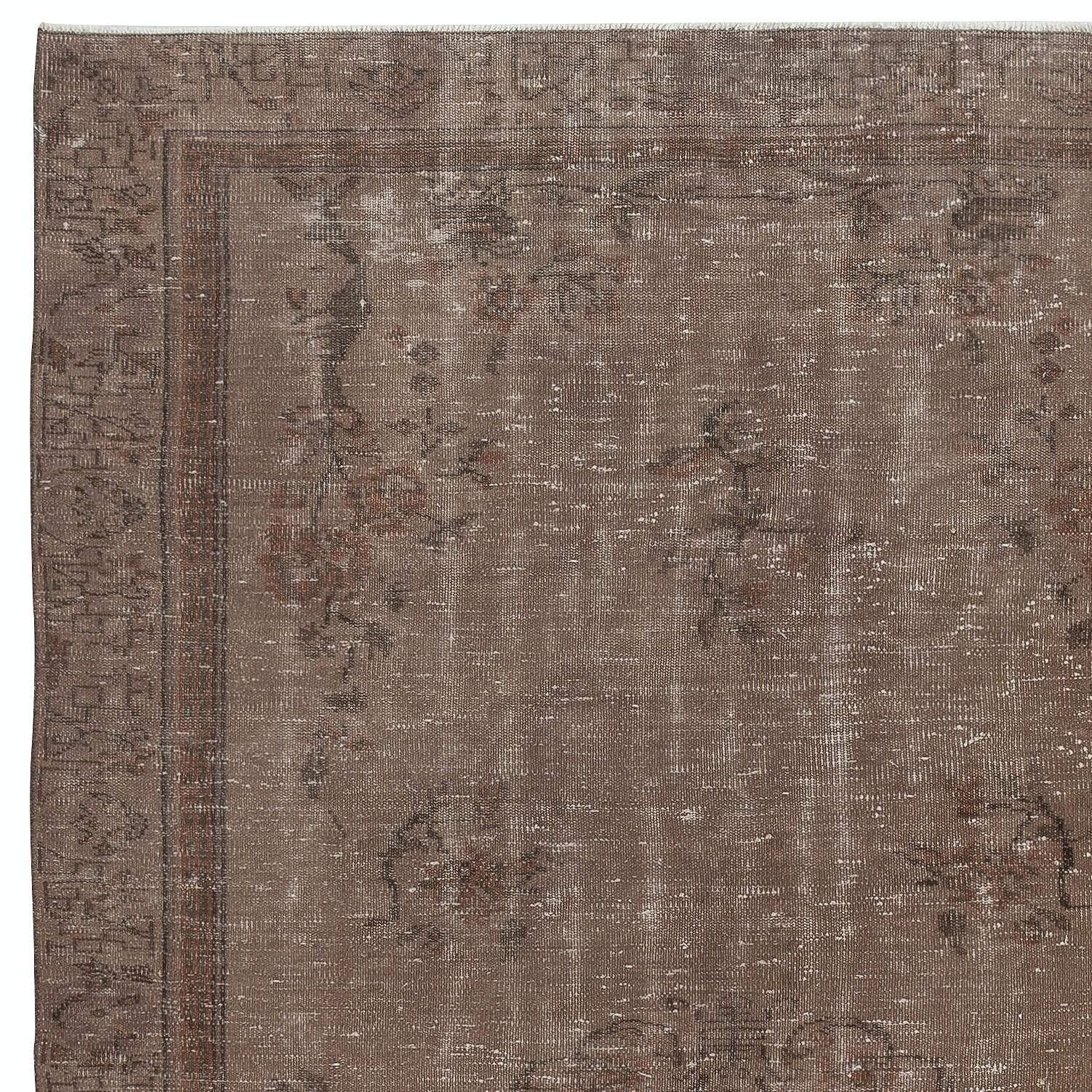 Turco Tappeto di lana turca 5.5x8.5 Ft, realizzato a mano in stile contemporaneo e a basso peso, colore marrone in vendita