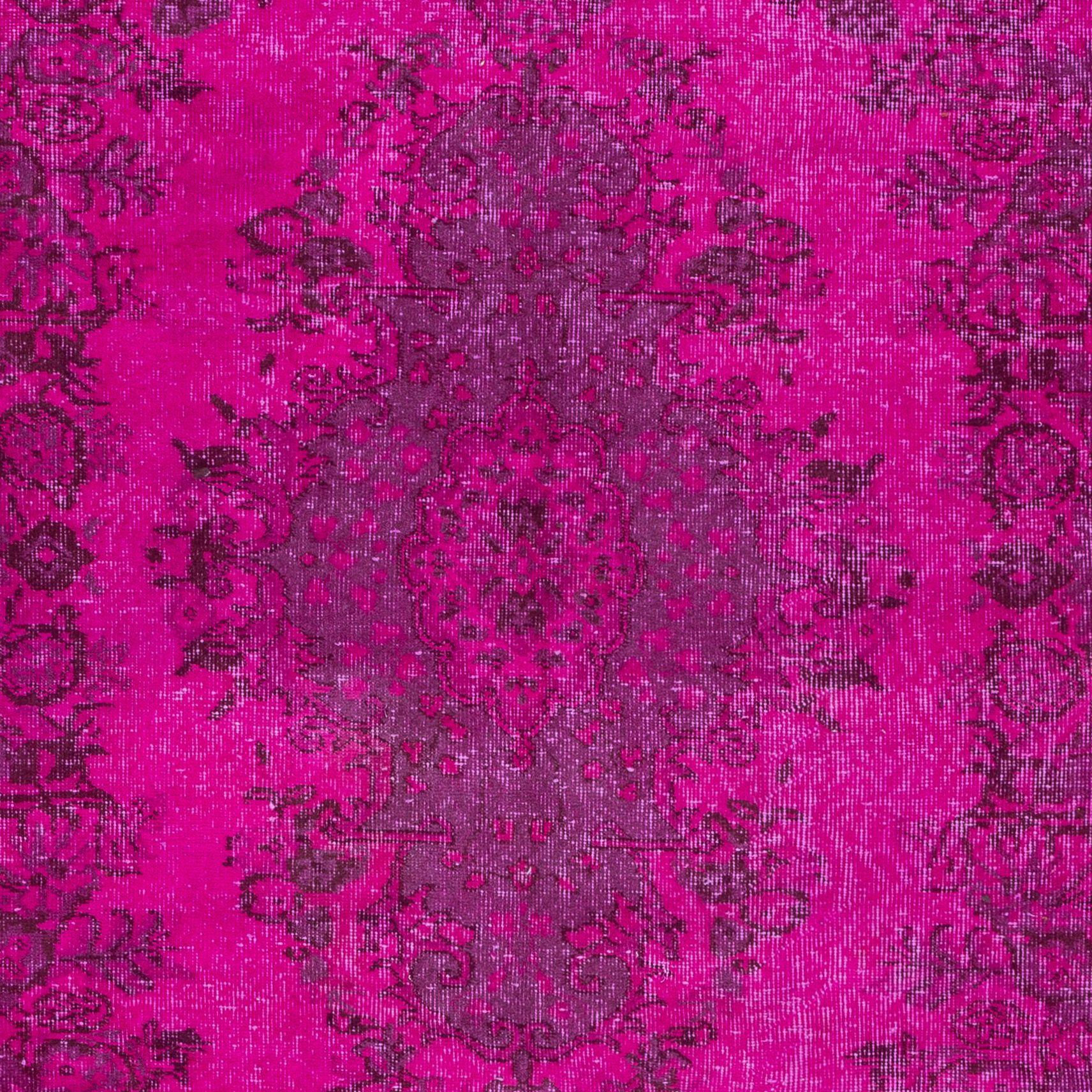 5.5x8.5 Ft Hot Pink Handmade Turkish Low Pile Rug with Medallion, Floor Covering In Good Condition For Sale In Philadelphia, PA