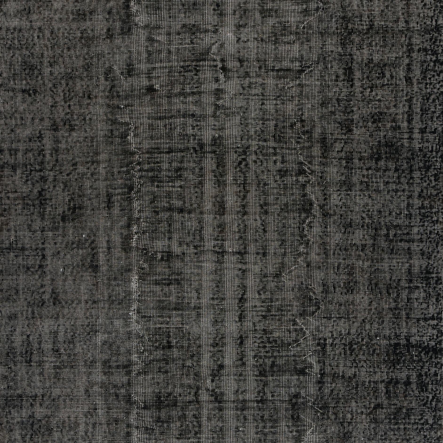 5.5x8.6 Ft Black Vintage Wool Area Rug für moderne Innenräume. Handgefertigt in der Türkei (Türkisch) im Angebot