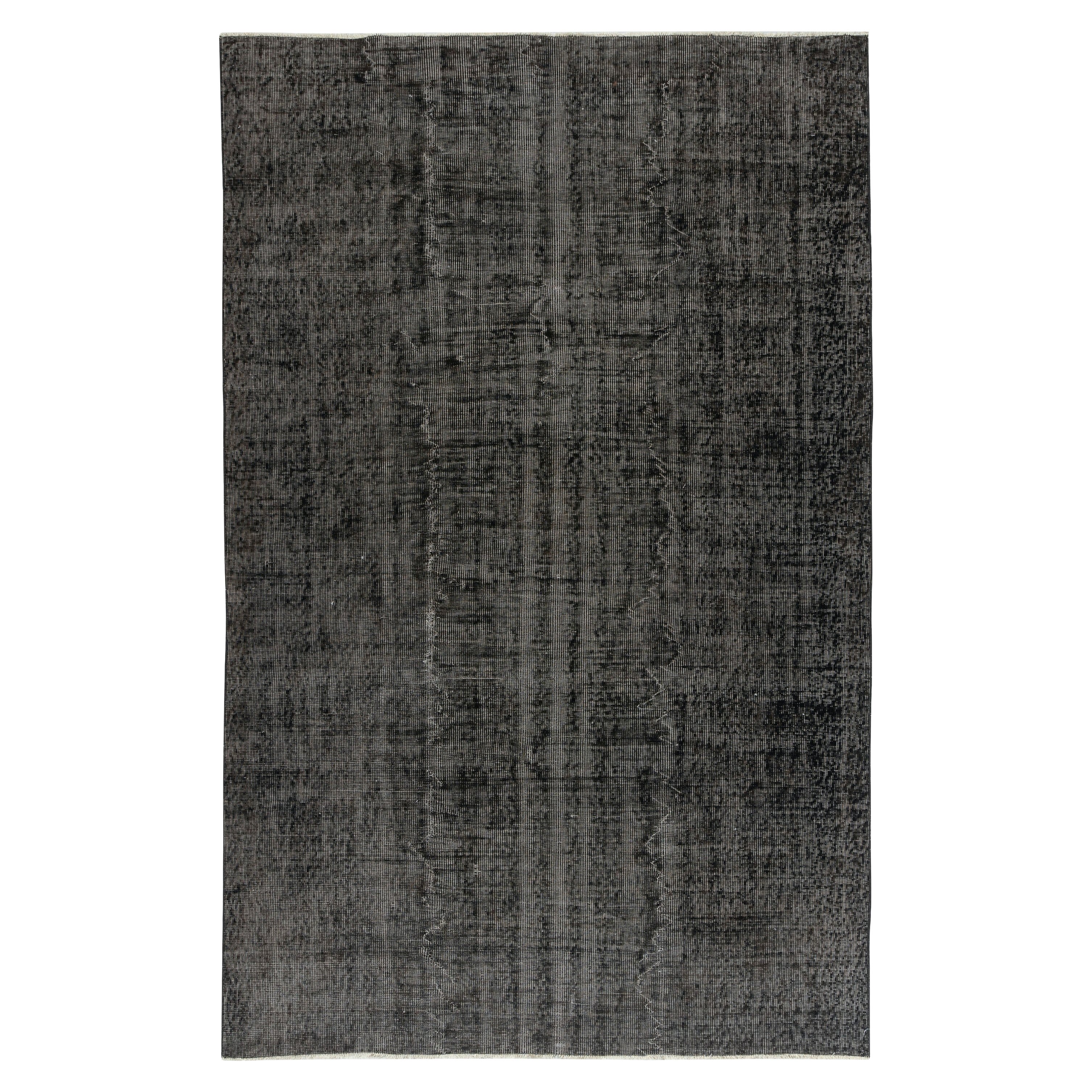 Tappeto di lana vintage nero 5.5x8.6 Ft per interni moderni. Realizzato a mano in Turchia