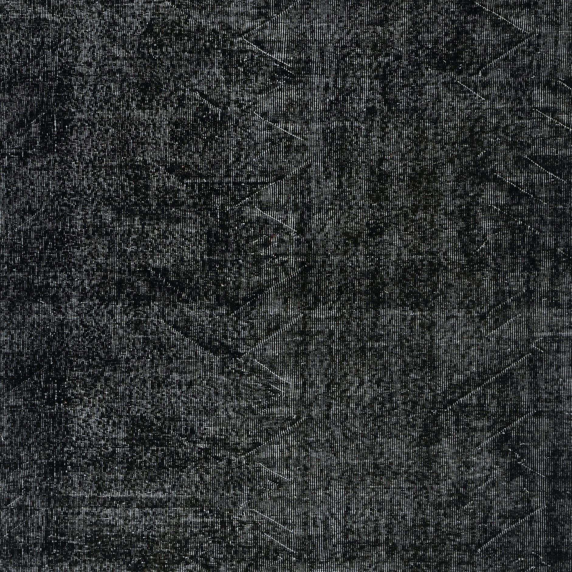 5.5x8.6 Ft Vintage Handmade Türkisch Teppich Overdyed in Schwarz für moderne Innenräume (Handgeknüpft) im Angebot