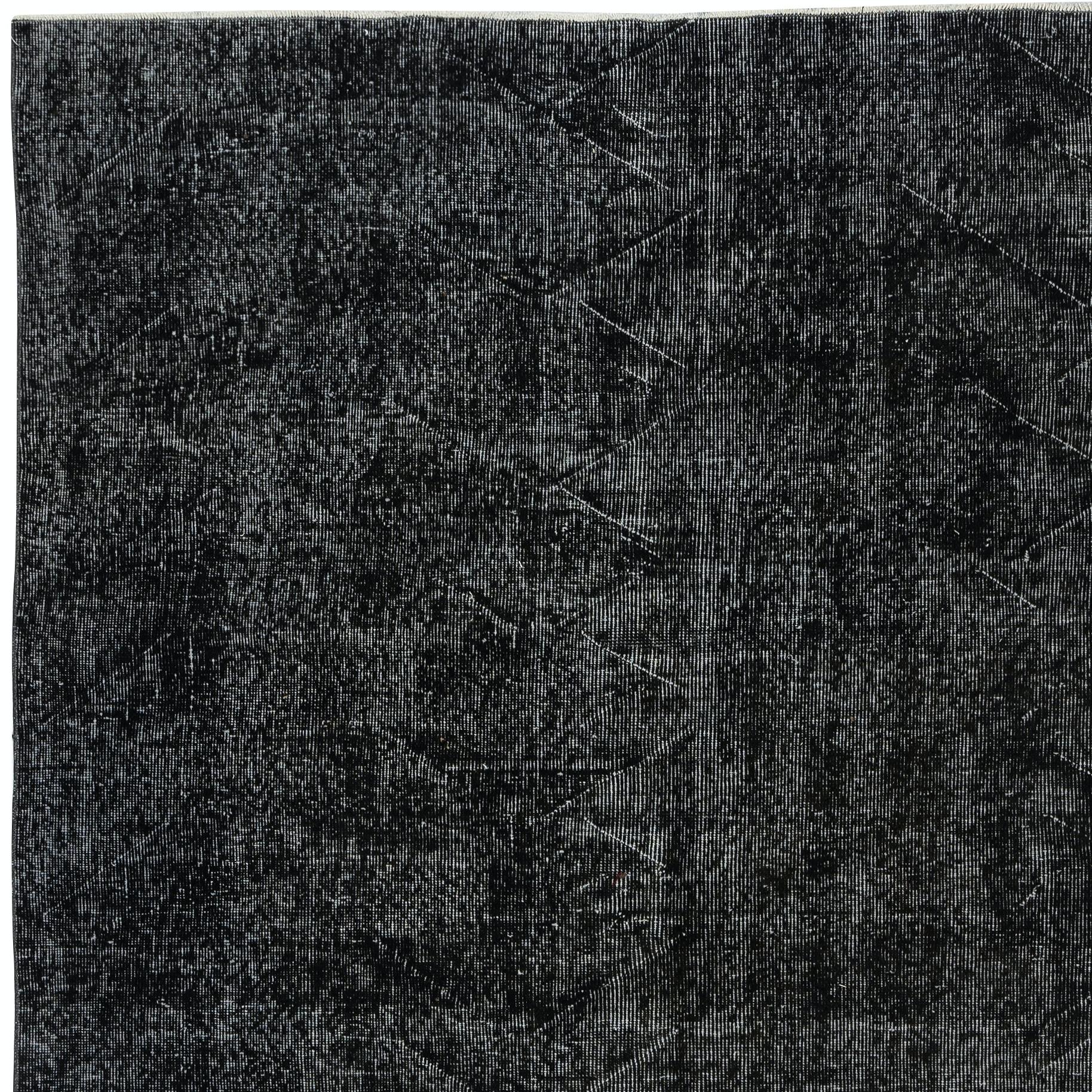 5.5x8.6 Ft Vintage Handmade Türkisch Teppich Overdyed in Schwarz für moderne Innenräume im Zustand „Gut“ im Angebot in Spring Valley, NY