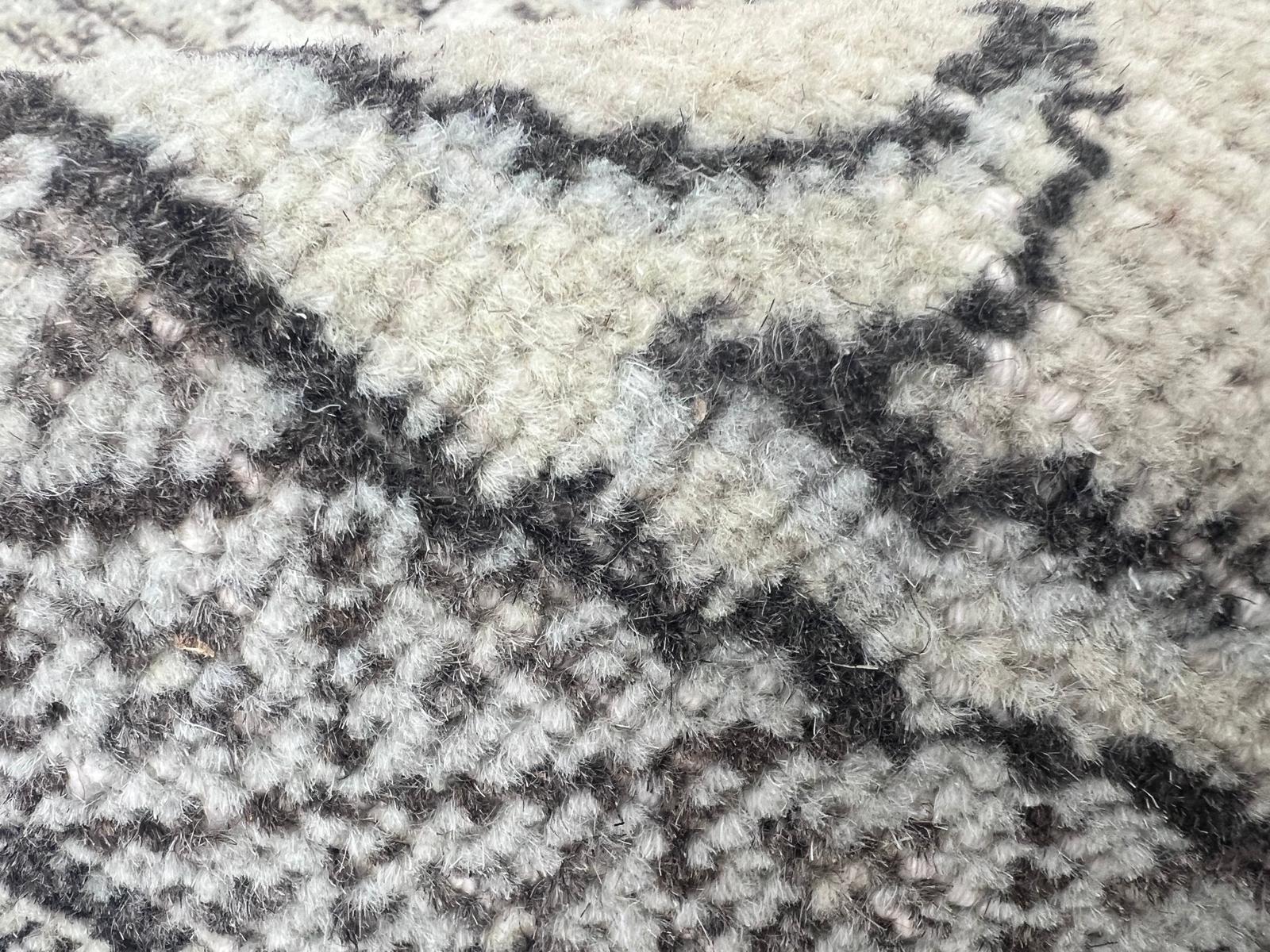 5,5x8.7 Ft Französischer Aubusson inspirierter Vintage handgeknüpfter Teppich aus türkischer Wolle mit Akzent im Angebot 1
