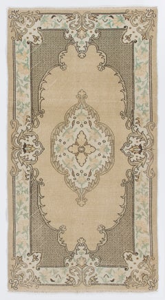 Alfombra de acento de lana turca anudada a mano de inspiración vintage francesa Aubusson de 5,5 x 8,7 pies