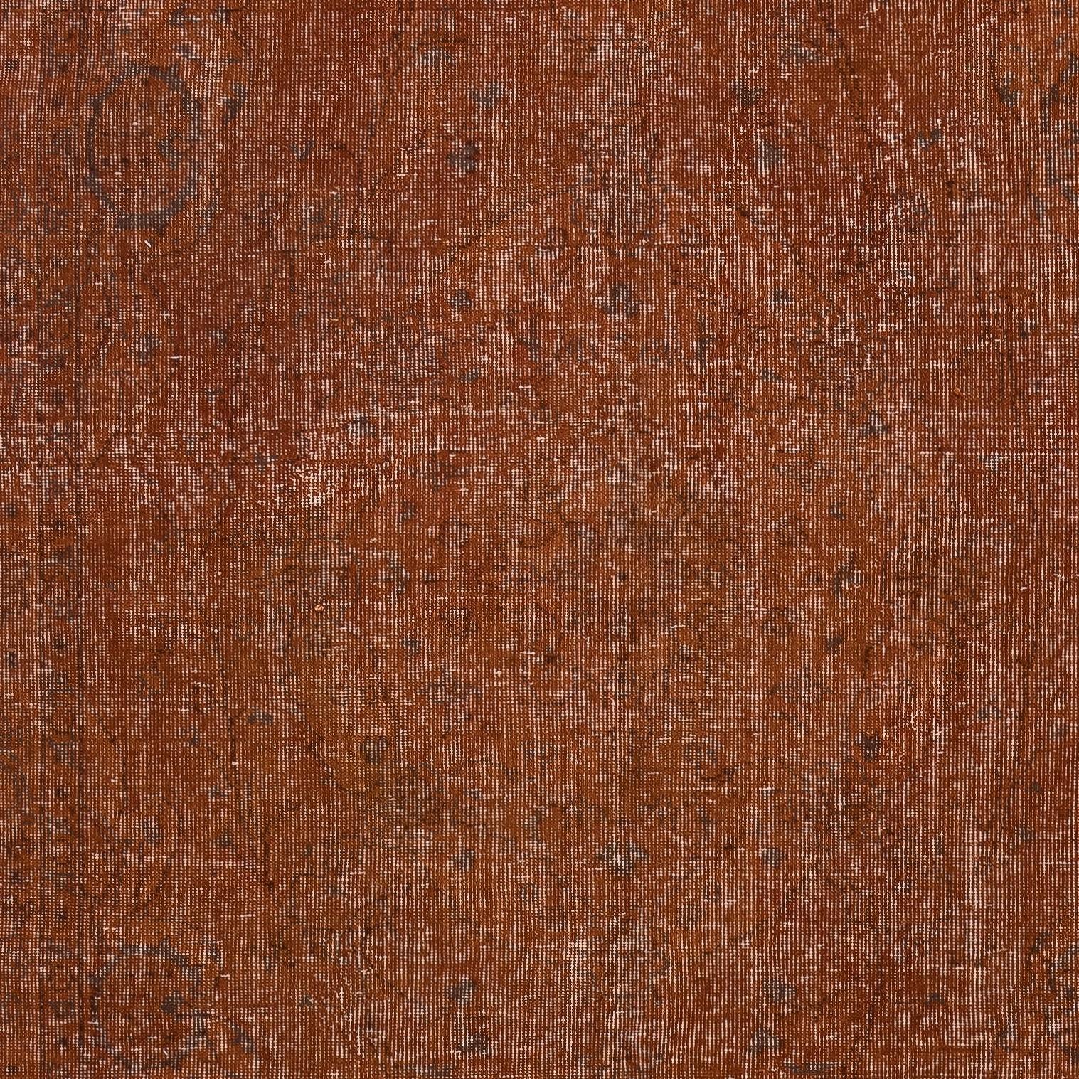 Handgefertigter türkischer Wollteppich 5,5x8.7 Ft Re-Dyed in Orange für Modern Interiors, handgefertigt (Handgeknüpft) im Angebot