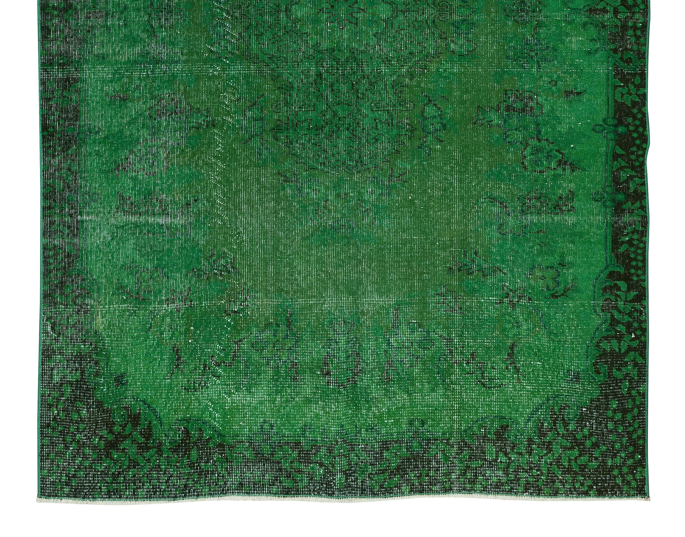 Hand-Knotted 5.5x8.7 Ft Home Decor Handmade Green Area Rug with Floral Medallion Design For Sale