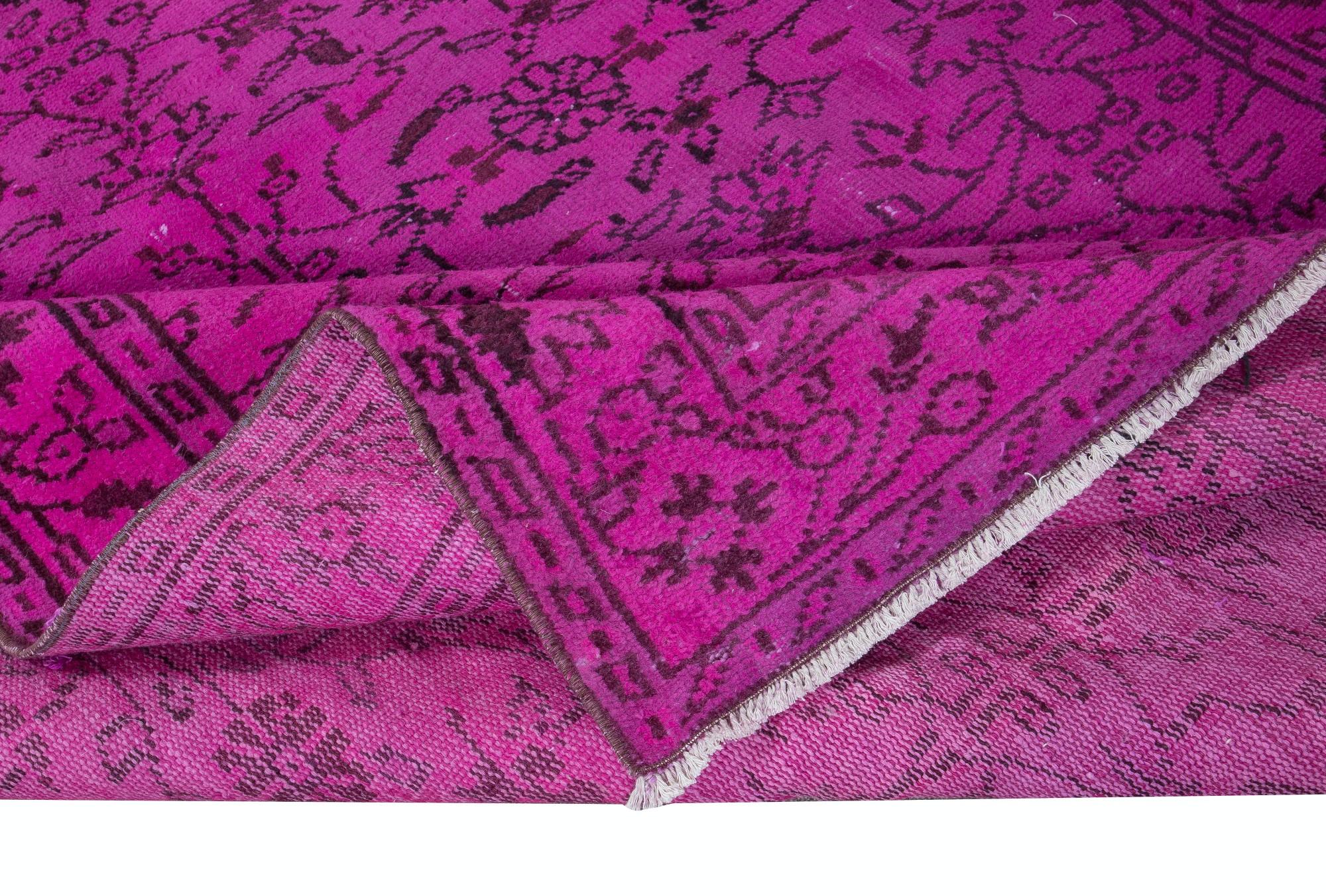 Turc 5.5x8.7 Ft Tapis Modernity à motifs floraux en rose, tissé et noué à la main en Turquie en vente