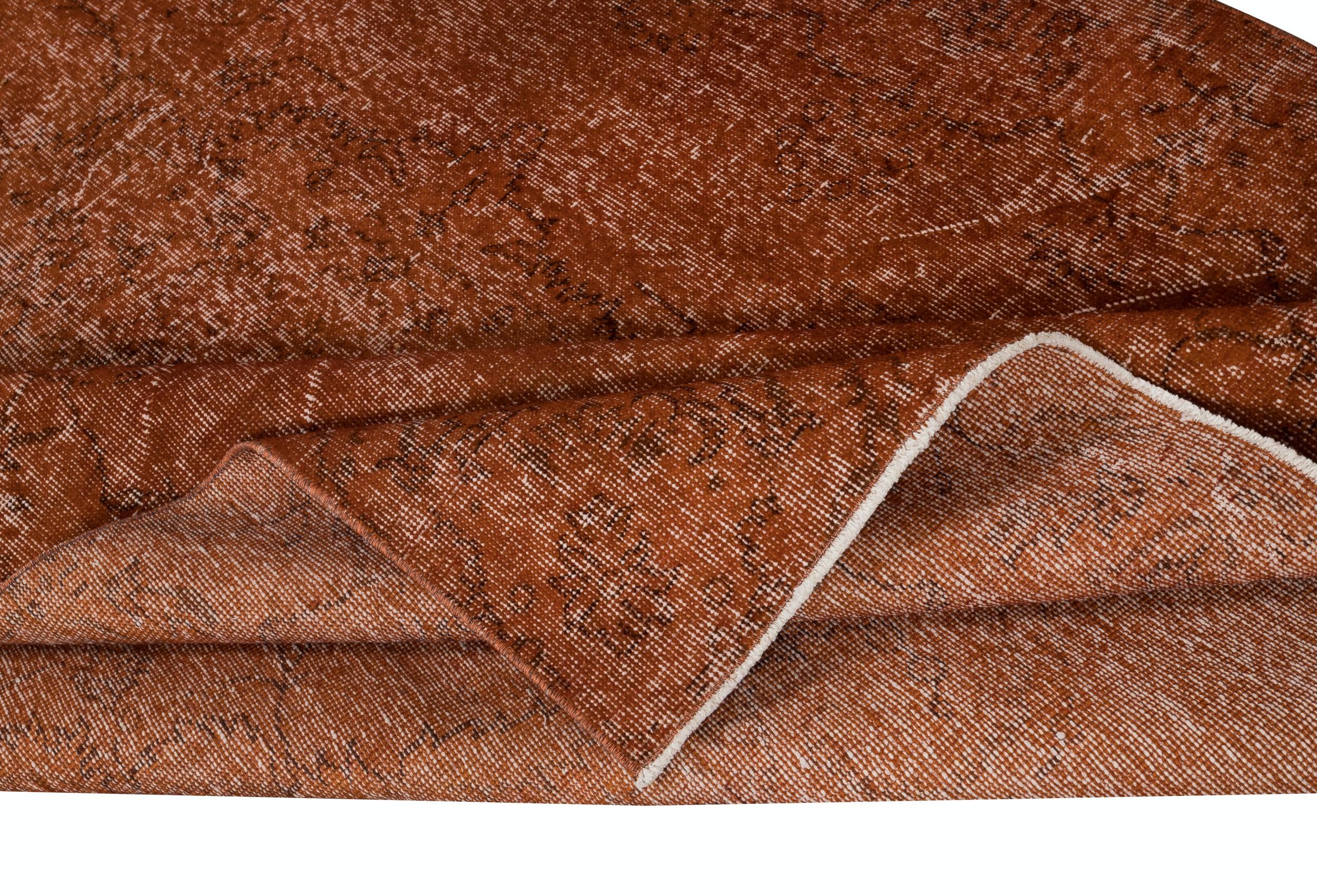 Alfombra turca vintage de 1,5 x 1,8 m teñida de naranja para interiores modernos Moderno en venta