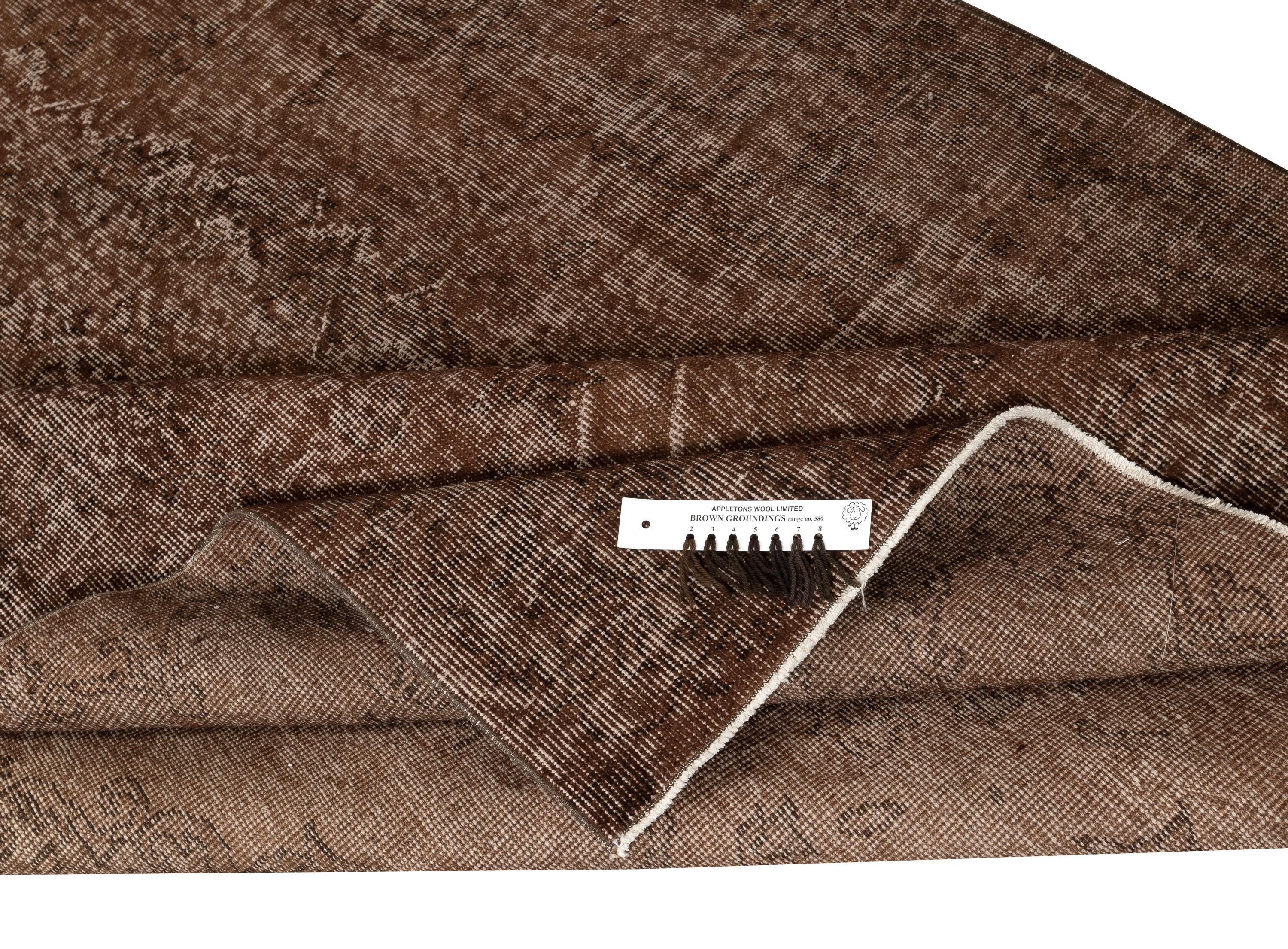 5.5x9 Ft Brown Overdyed Vintage Handmade Türkischer Teppich für moderne Interieurs (Moderne) im Angebot