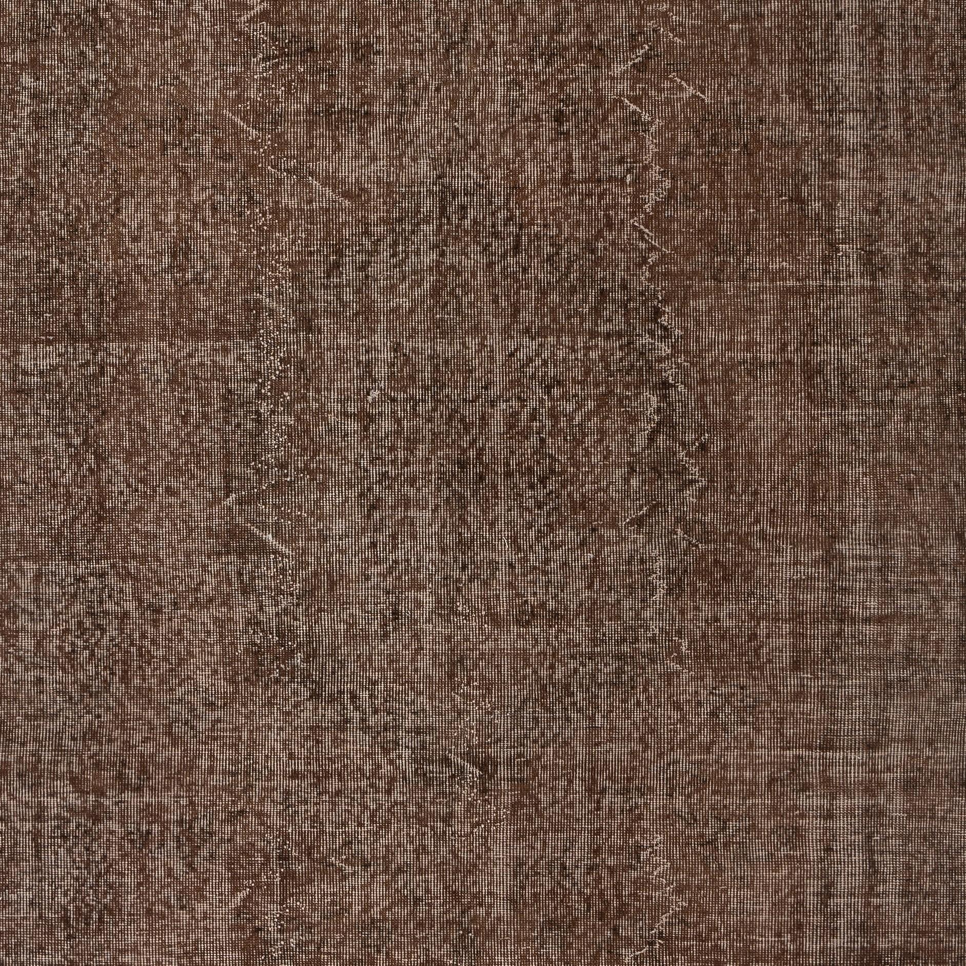 5.5x9 Ft Brown Overdyed Vintage Handmade Türkischer Teppich für moderne Interieurs (Handgeknüpft) im Angebot