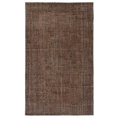 5.5x9 Ft Brown Overdyed Vintage Handmade Turkish Rug for Modern Interiors (Tapis turc vintage surteint pour intérieur moderne)