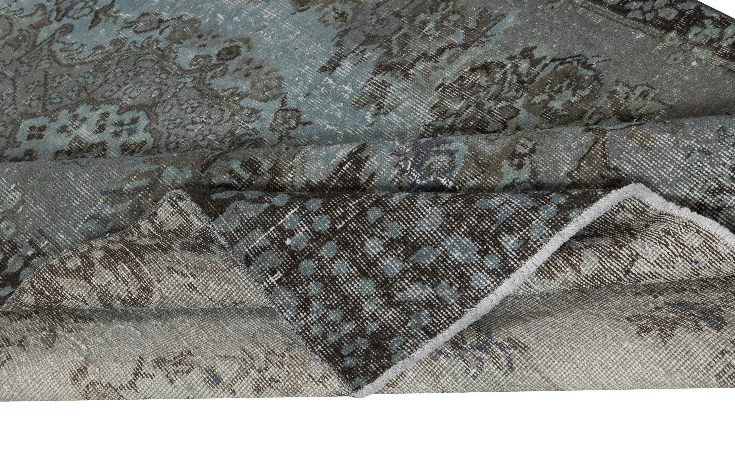 Moderne 5.5x9 Ft Contemporary Blue Area Rug with Medallion Design. Noué à la main en Turquie en vente