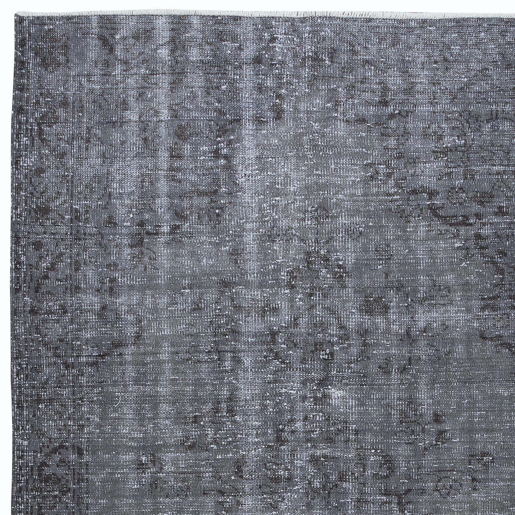 5.5x9 Ft Distressed Modern Handmade Gray Area Rug, Turkish Wool Carpet In Good Condition For Sale In Philadelphia, PA