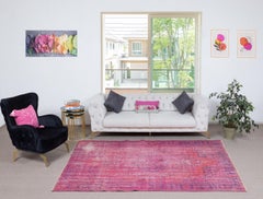 5.5x9 Ft Distressed Pink Türkischer Teppich für moderne Interieurs. Handgefertigter Vintage-Teppich