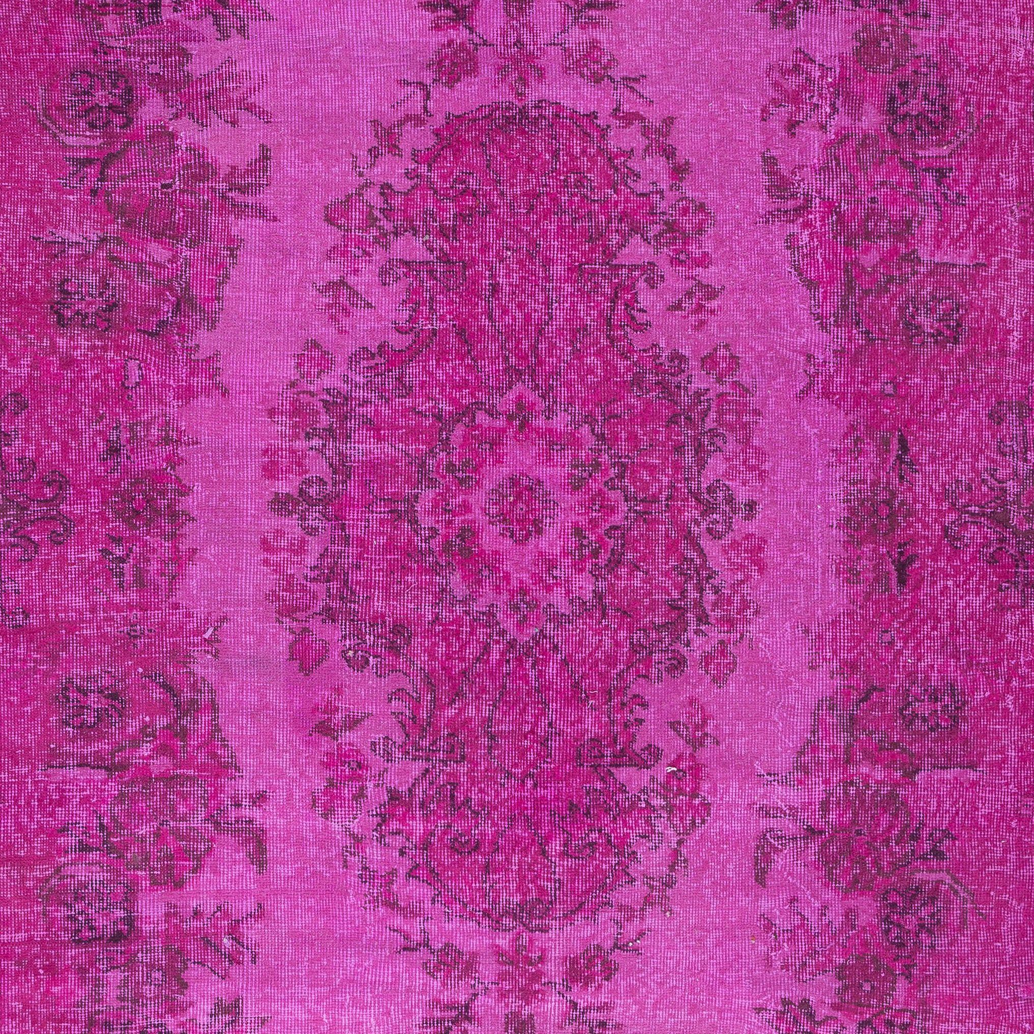 20th Century 5.5x9 Ft Modern Hand Knotted Turkish Rug with Medallion Design in Pink For Sale