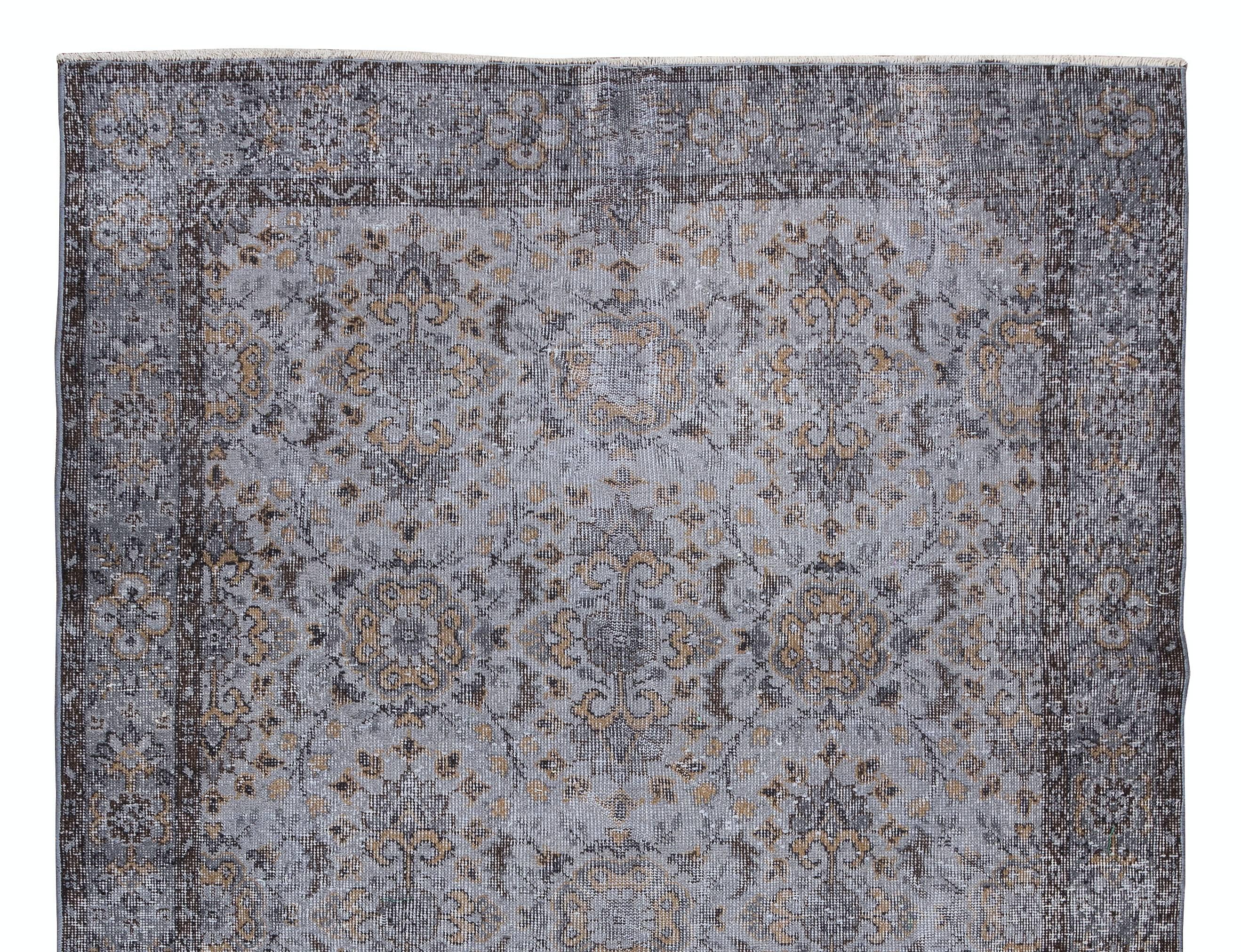 Turkish 5.5x9 Ft Vintage Floral Area Rug in Gray, Hand Knotted in Turkey. Modern Carpet For Sale