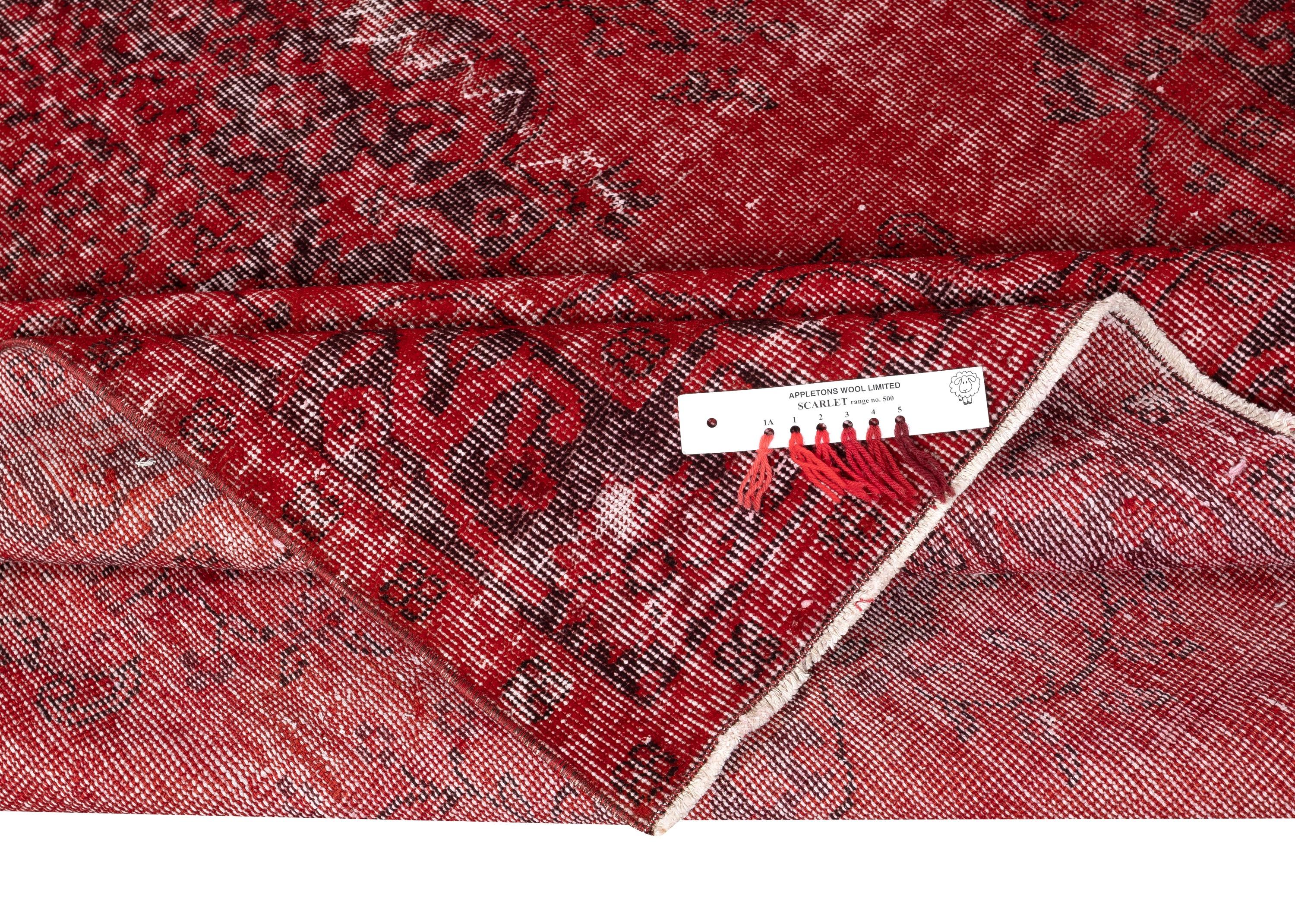 5.5x9 Ft Vintage Handmade Türkischer Teppich Overdyed in Rot für moderne Innenräume (Moderne) im Angebot