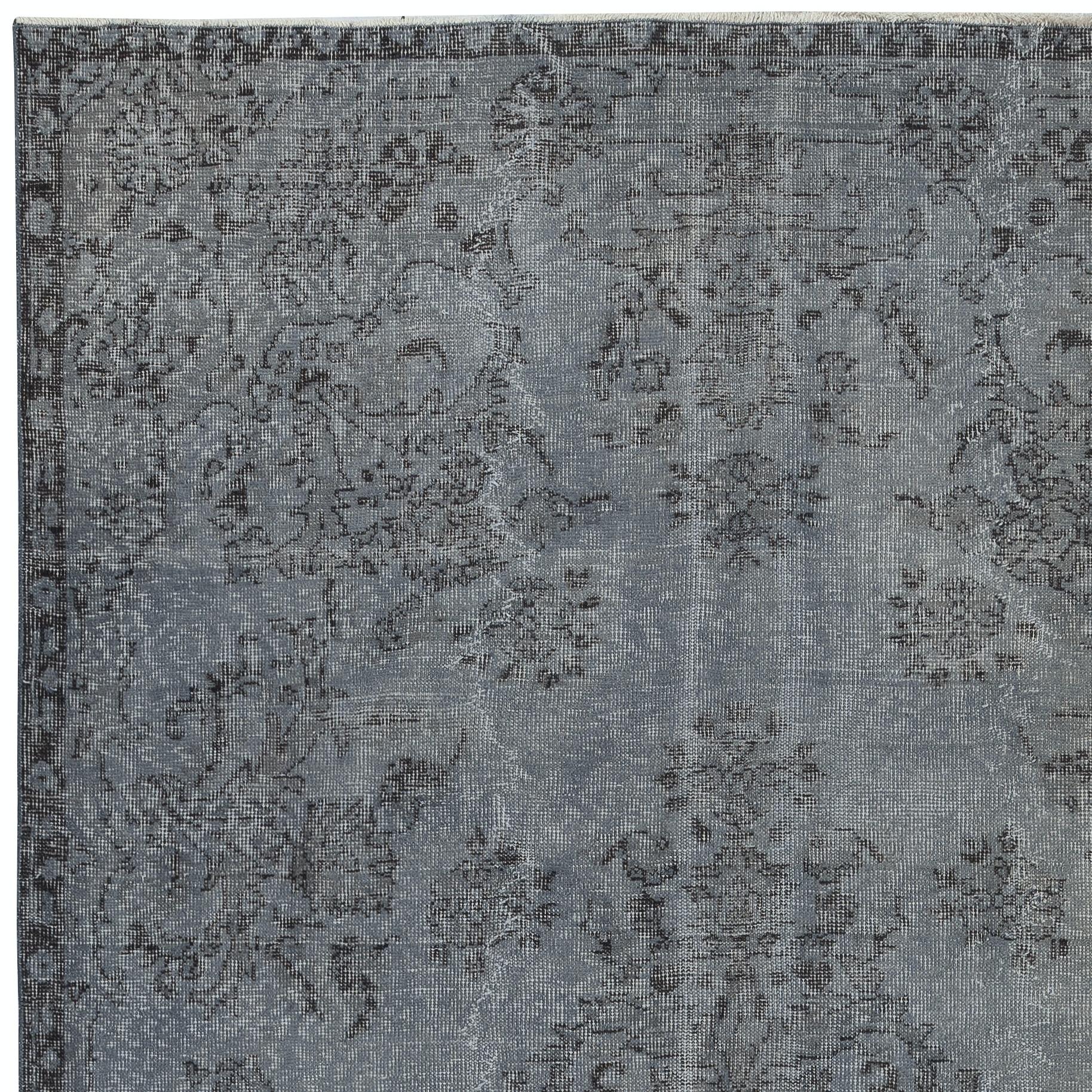 5.5x9 Ft Vintage Rug Overdyed in Grau für moderne Interieurs. Handgefertigt in der Türkei (Handgeknüpft) im Angebot