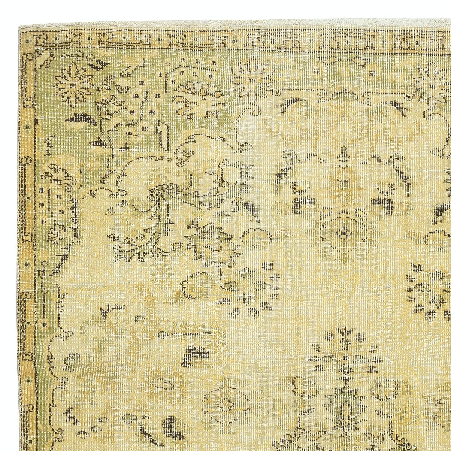 5.5x9 Ft Vintage Turkish Garden Design Area Rug dyed in Yellow 4 Modern Interior In Good Condition For Sale In Spring Valley, NY