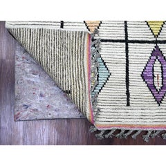 5'5"x9' White Moroccan Weave Colorful Geometric Design Hand Knotted Wool Rug
