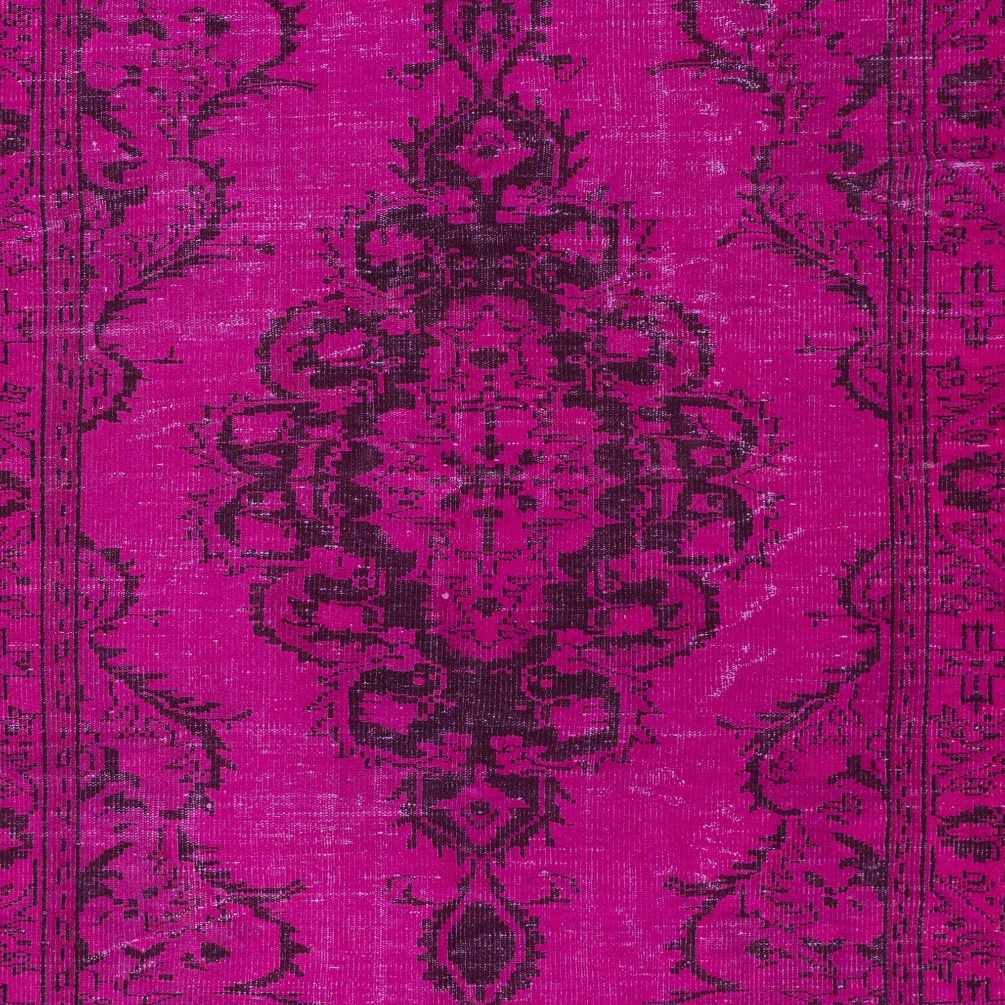 Modern 5.5x9.2 Ft Contemporary Hot Pink Handmade Turkish Area Rug with Medallion For Sale