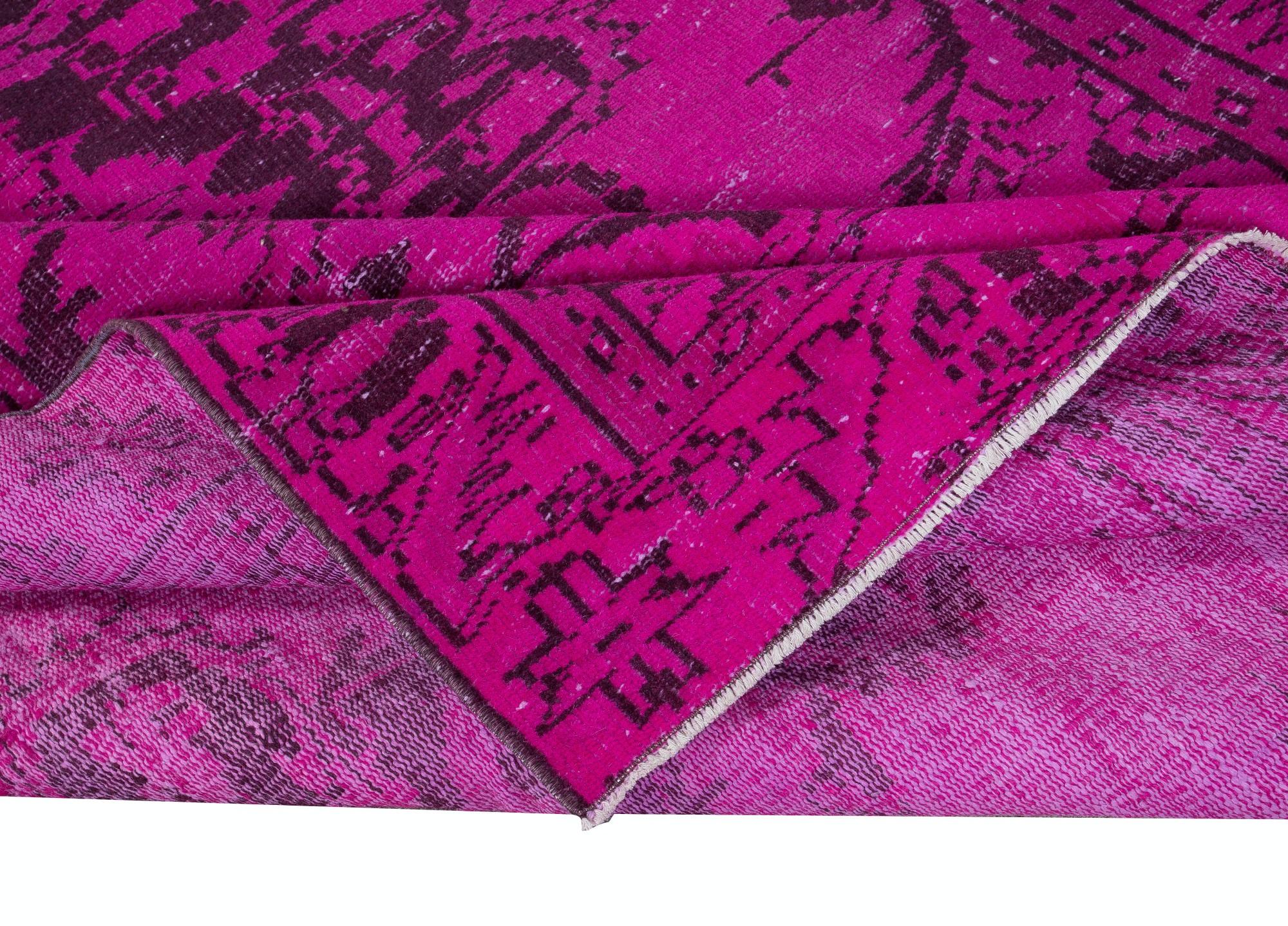 Hand-Knotted 5.5x9.2 Ft Contemporary Hot Pink Handmade Turkish Area Rug with Medallion For Sale