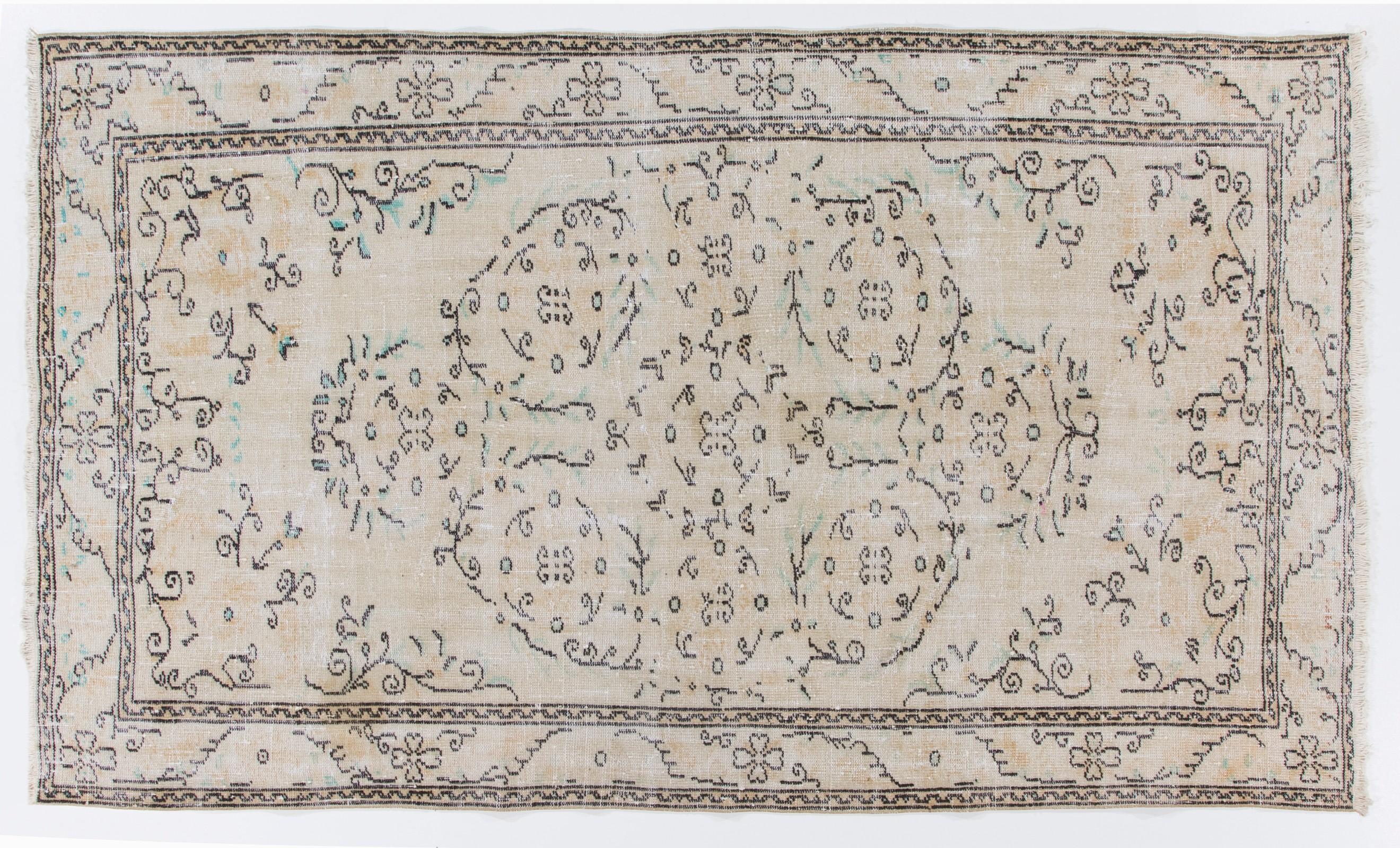 5.5x9.2 ft Fine Hand-Knotted Vintage Oushak Rug, Living Room Carpet in Beige In Good Condition For Sale In Spring Valley, NY