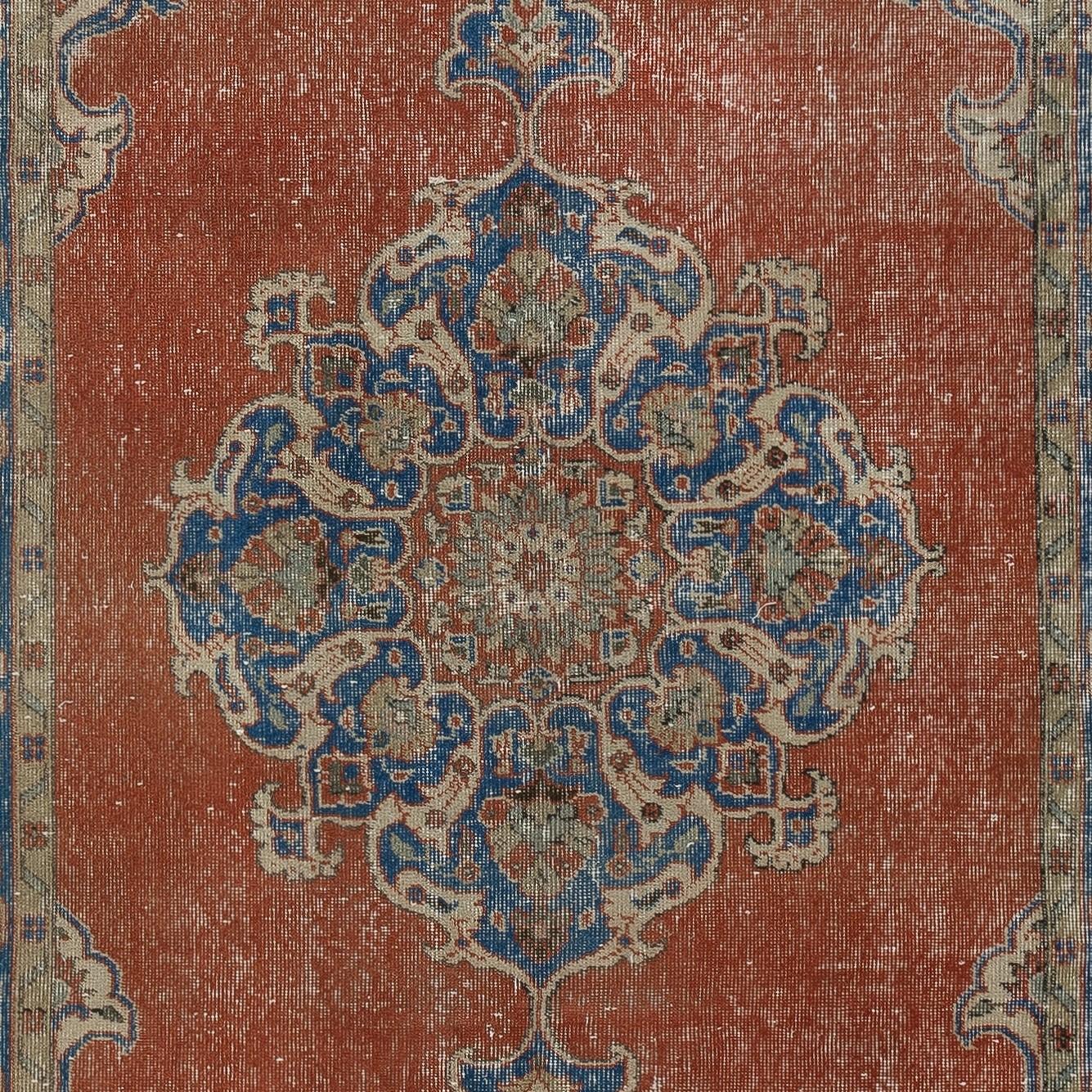 5.5x9.2 Ft Hand geknüpft Vintage türkische Wolle Bereich Teppich mit Medaillon Design (Handgeknüpft) im Angebot