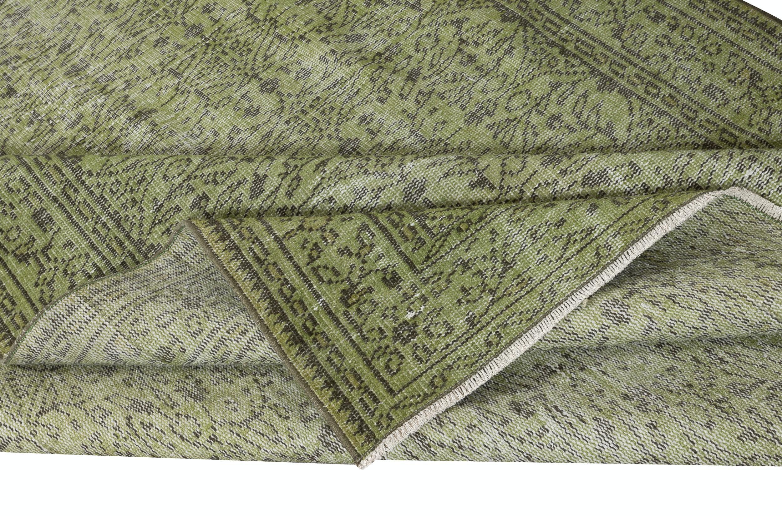 Moderner 5,5x9.2 Ft Moderner Teppich in Grün, handgewebt und handgeknüpft in der Türkei (Türkisch) im Angebot