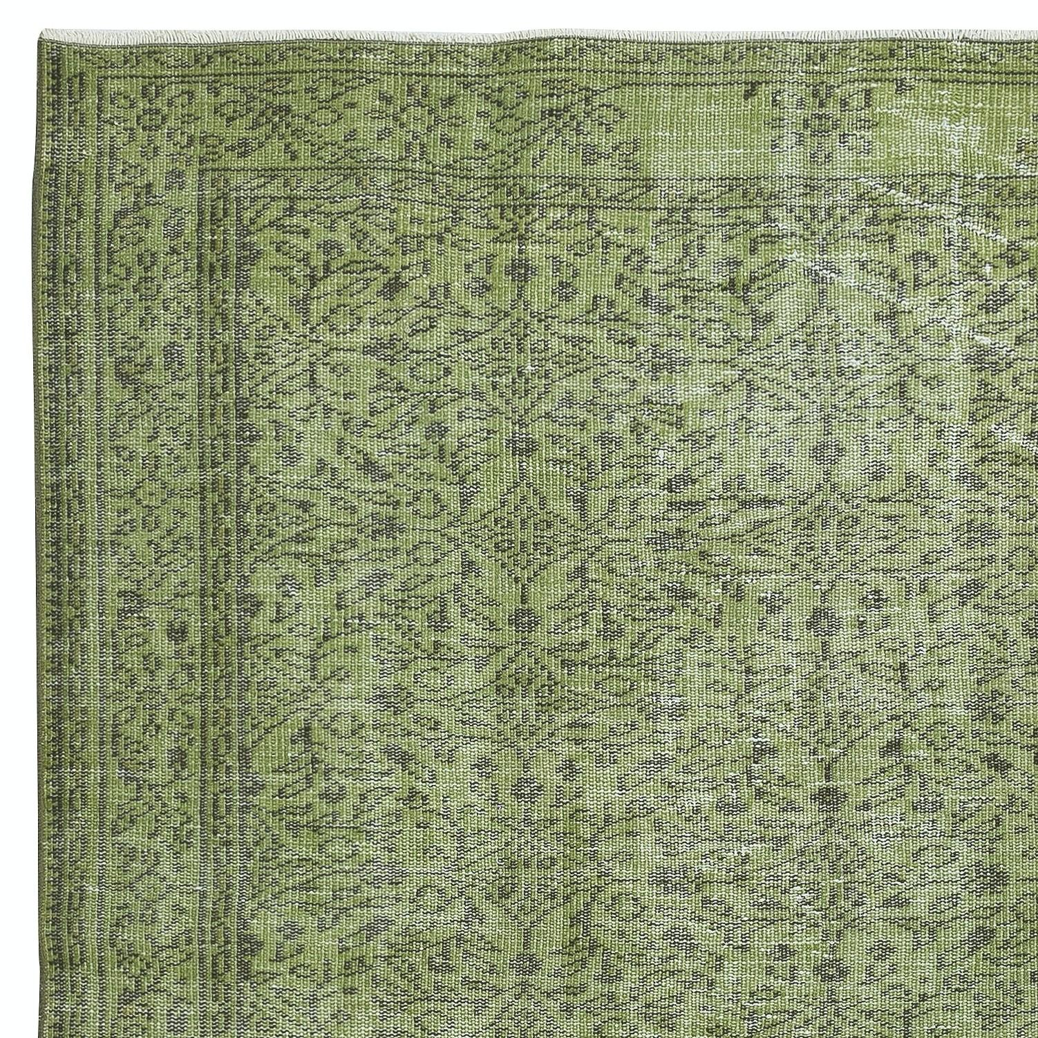 Moderner 5,5x9.2 Ft Moderner Teppich in Grün, handgewebt und handgeknüpft in der Türkei (Handgeknüpft) im Angebot