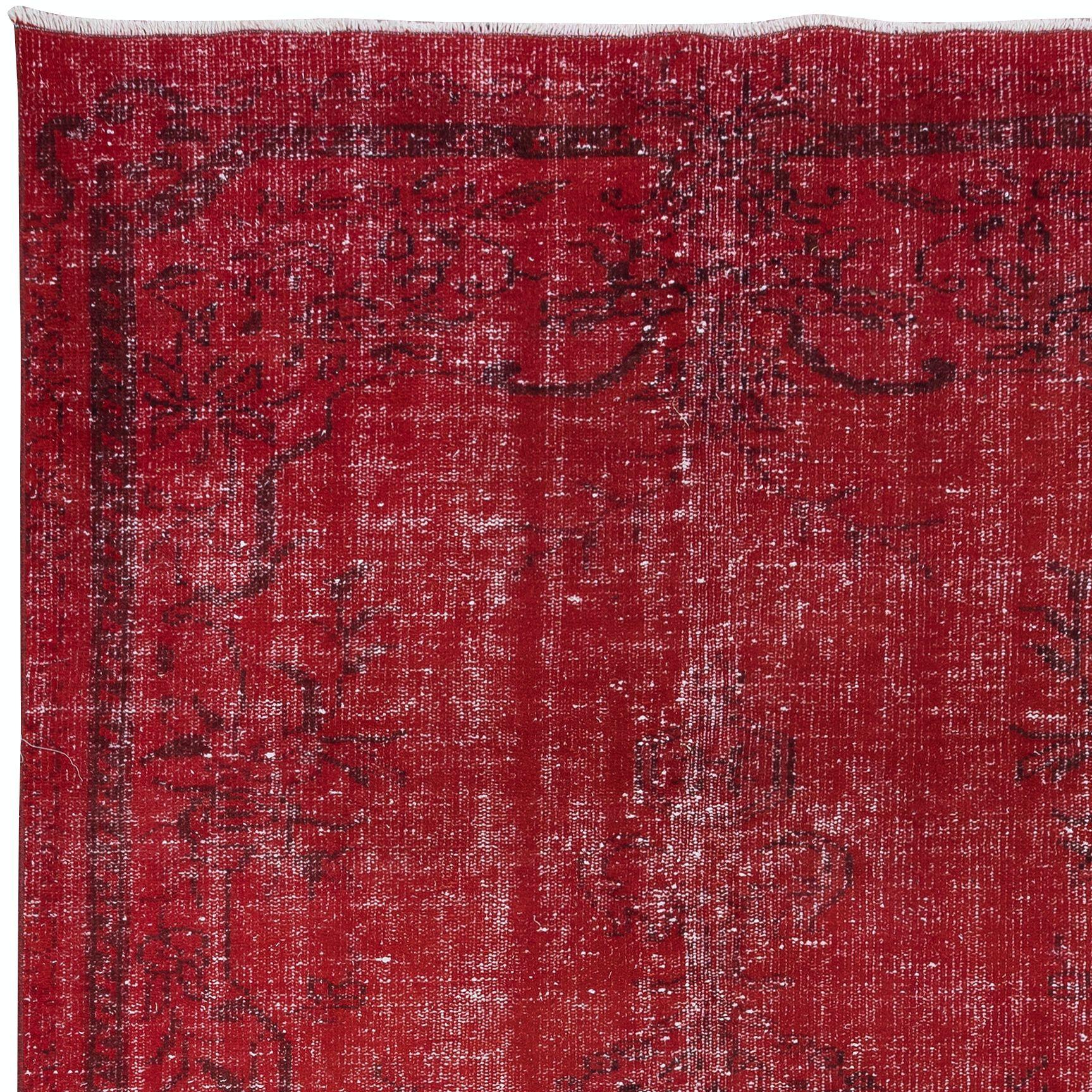 Hand-Knotted 5.5x9.2 Ft Modern Area Rug in Red, Handwoven and Handknotted in Turkey For Sale