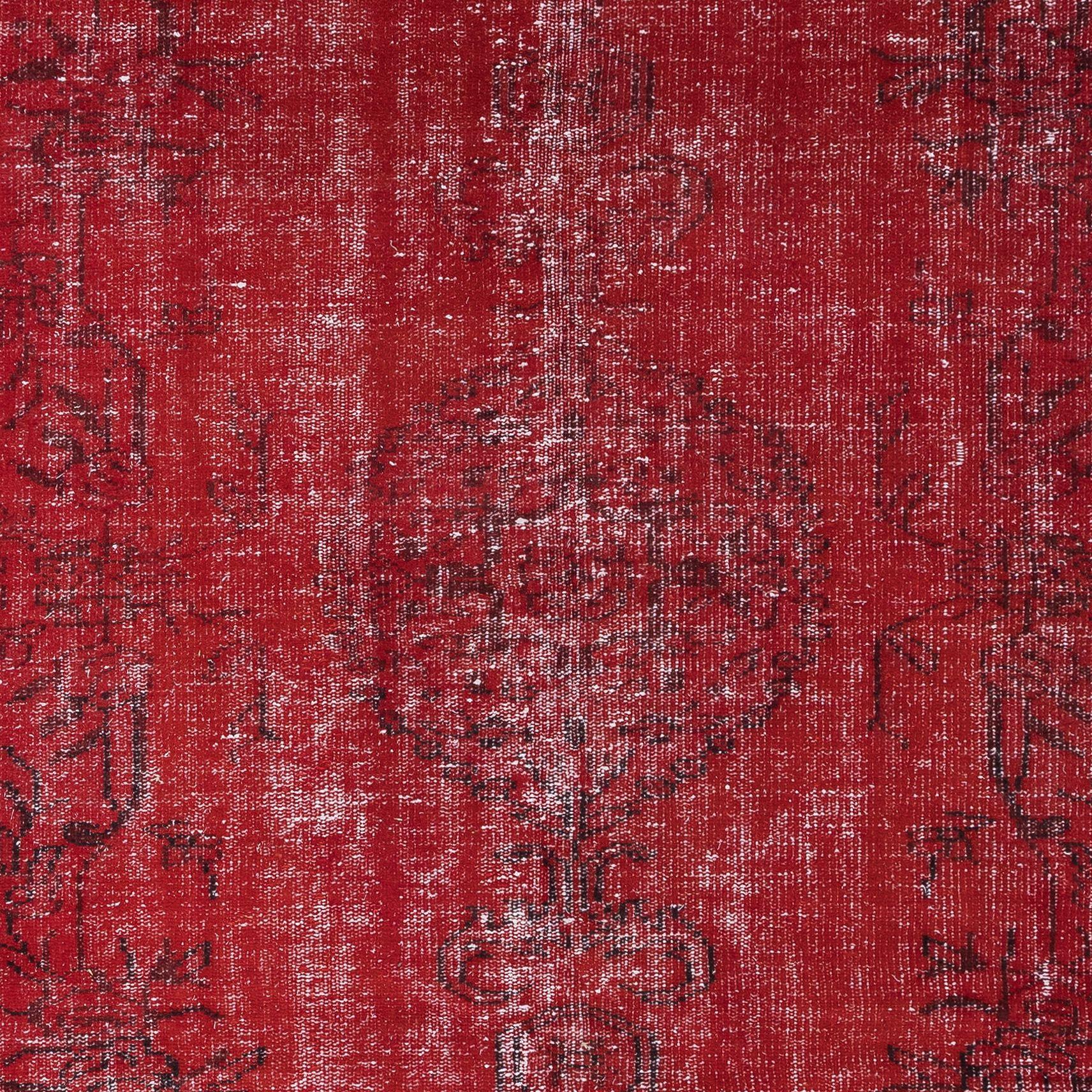 5.5x9.2 Ft Modern Area Rug in Red, Handwoven and Handknotted in Turkey In Good Condition For Sale In Philadelphia, PA
