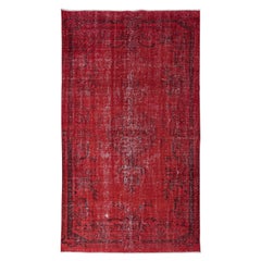 Tappeto moderno 5.5x9.2 Ft di colore rosso, tessuto e annodato a mano in Turchia
