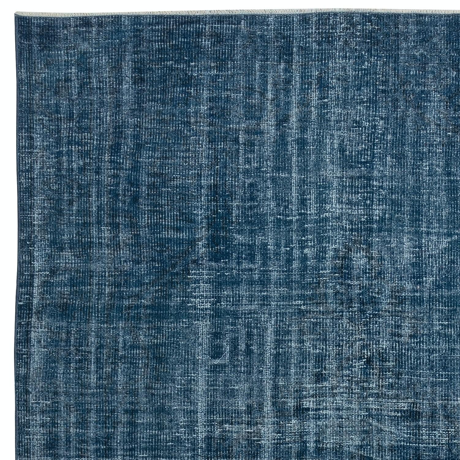 Turco 5.5x9.2 Ft Tappeto moderno annodato a mano solido di colore blu navy per l'area turca in vendita