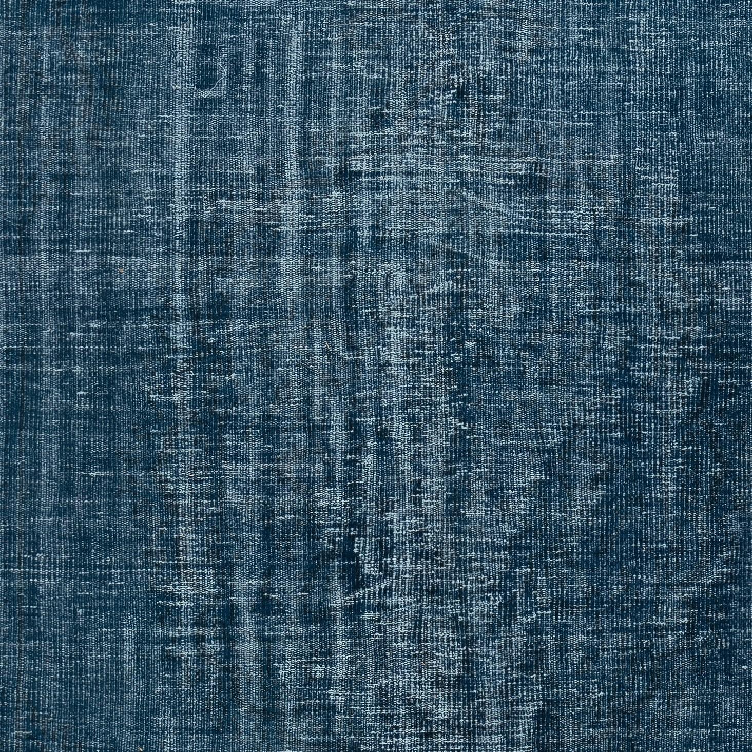 Annodato a mano 5.5x9.2 Ft Tappeto moderno annodato a mano solido di colore blu navy per l'area turca in vendita