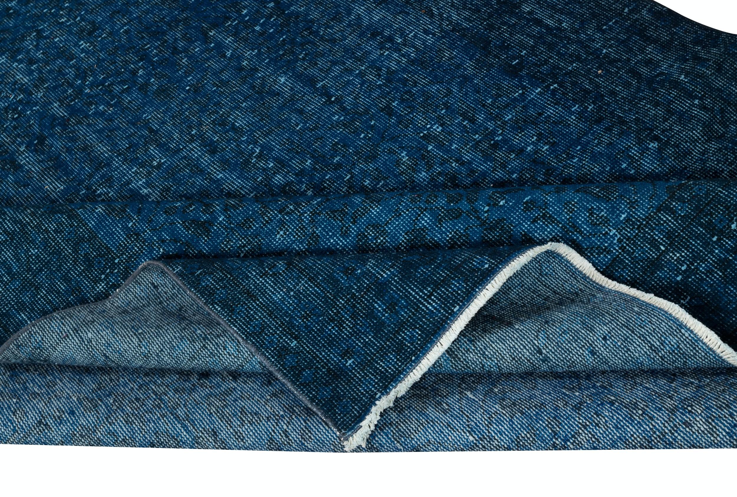 Moderno Tappeto blu solido 5.5x9.2 Ft per interni moderni, fatto a mano in Turchia in vendita