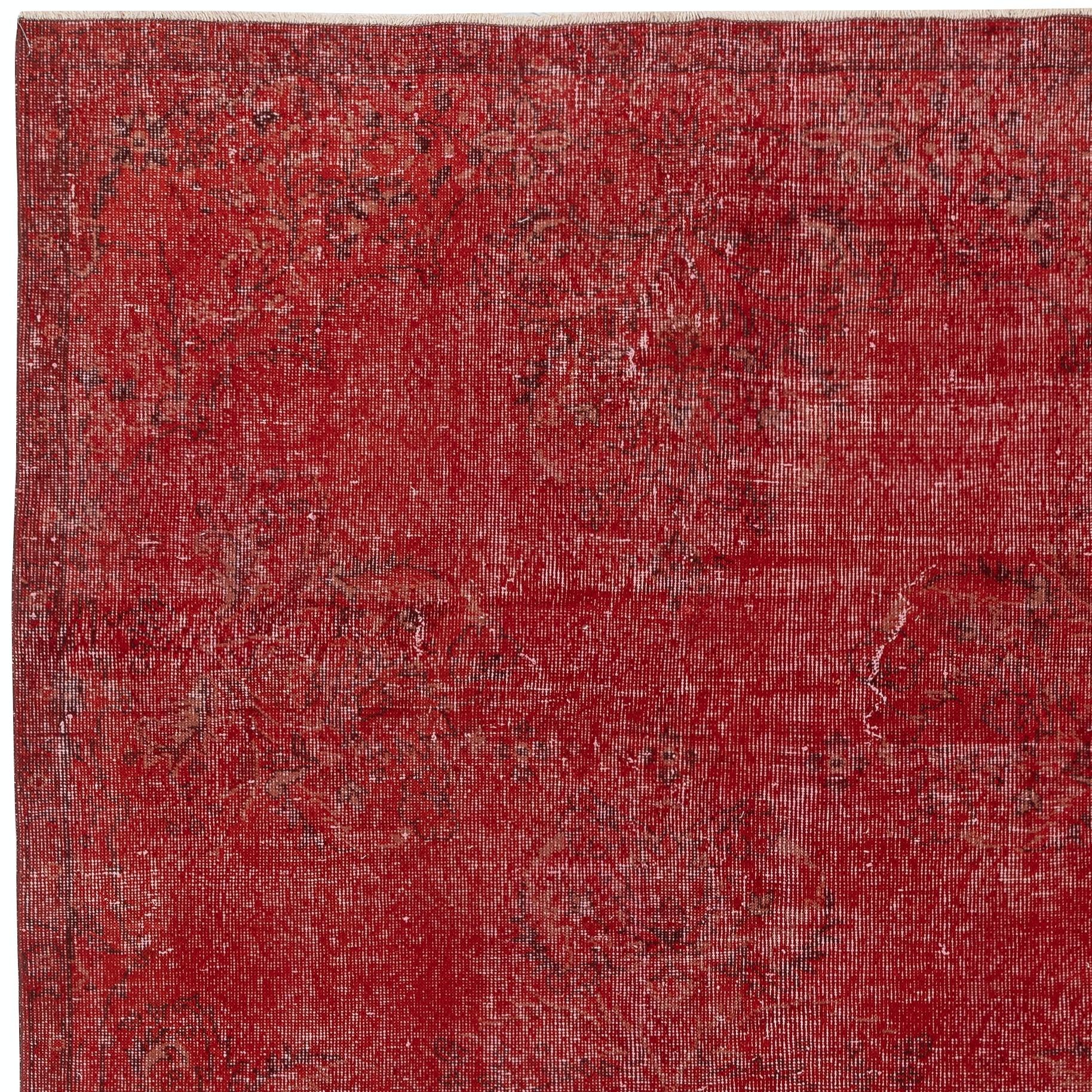 Annodato a mano Tappeto vintage per aree turche fatto a mano 5.5x9.2 Ft tinto di rosso per interni moderni in vendita