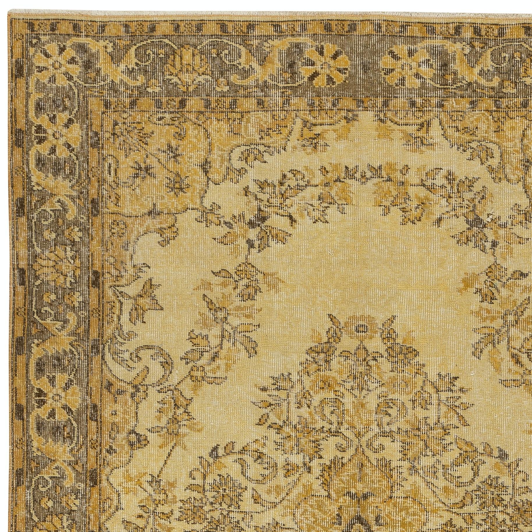 5.5x9.3 Ft Handgefertigter Türkischer Wollteppich. Gelb gefärbter Vintage-Teppich für moderne Wohnräume im Zustand „Gut“ im Angebot in Spring Valley, NY