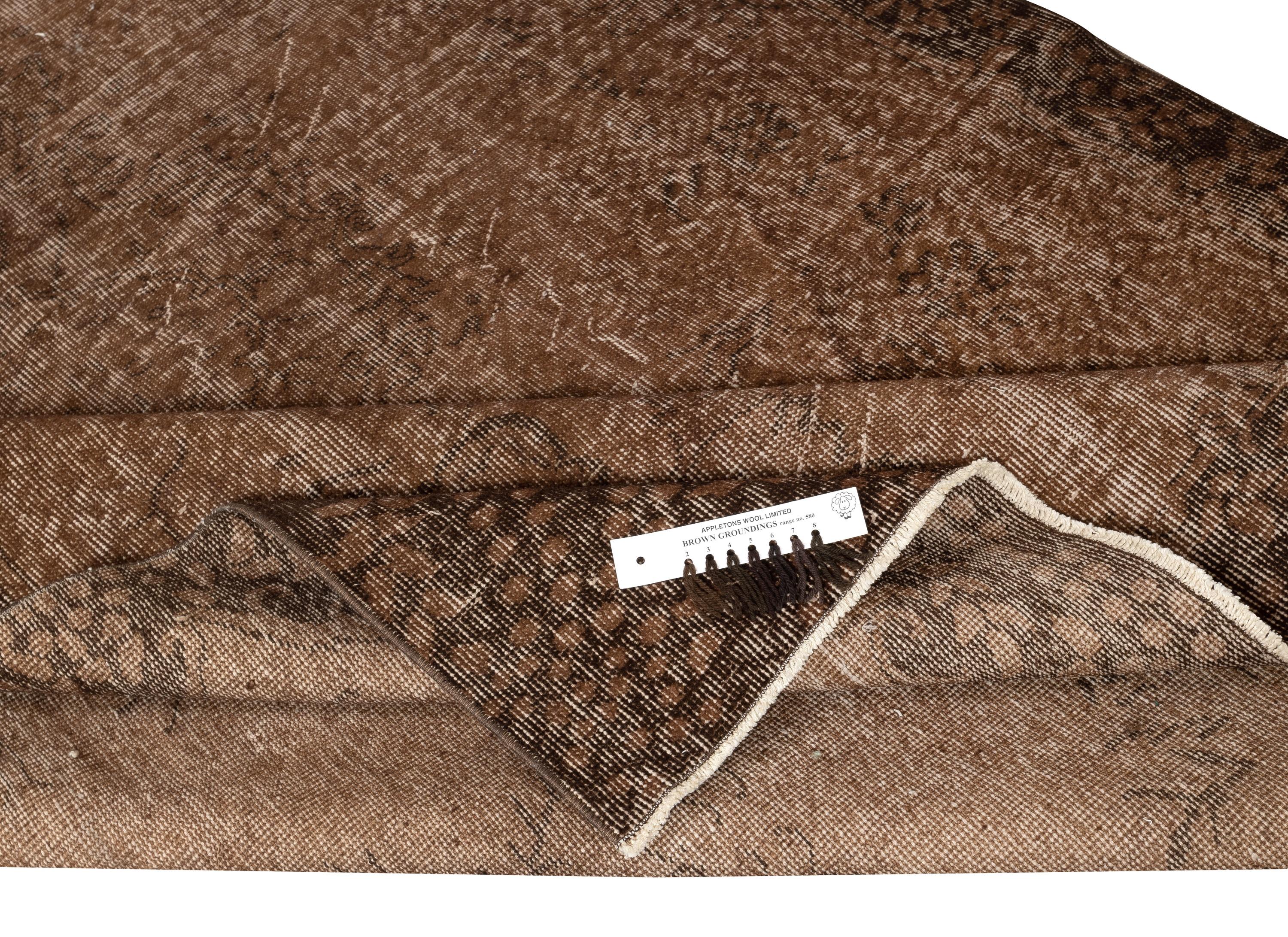 5.5x9.3 Ft Vintage Handmade Türkischer Teppich Overdyed in Braun für moderne Innenräume (Moderne) im Angebot