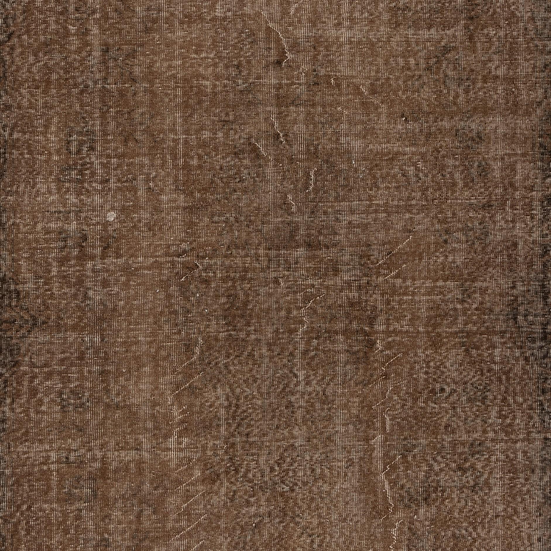 5.5x9.3 Ft Vintage Handmade Türkischer Teppich Overdyed in Braun für moderne Innenräume (Handgeknüpft) im Angebot
