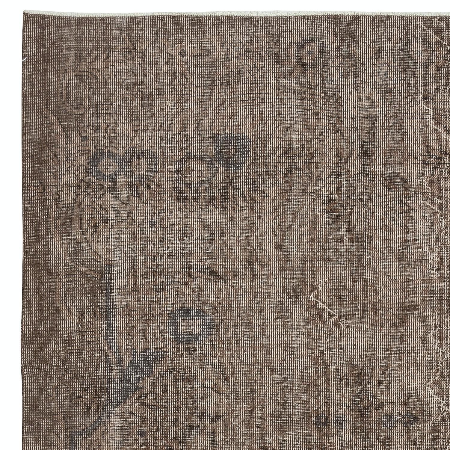 Turco Tappeto vintage turco 5.5x9.3 Ft tinto in marrone per interni moderni in vendita