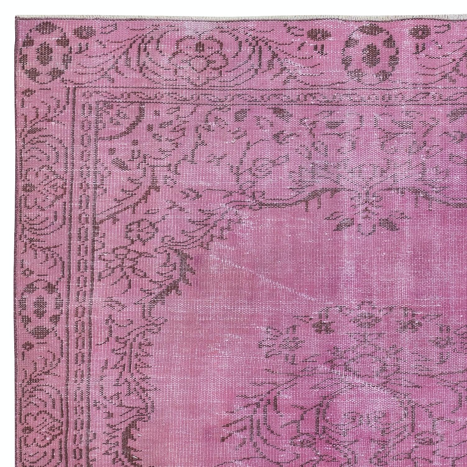 Alfombra Turca Vintage de 5,5x9,4 pies teñida de rosa para interiores modernos Turco en venta
