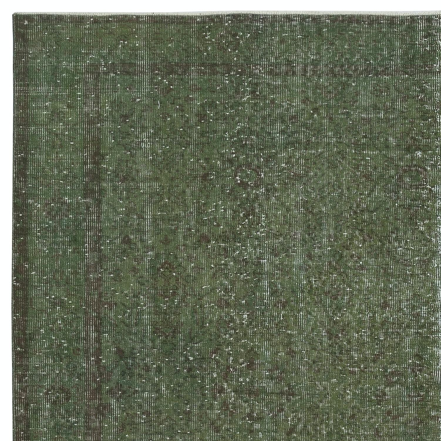 Turco 5.5x9.5 Ft Contemporary Hand-Knotted Turkish Wool Area Rugs (Tappeto di lana turca annodata a mano) in colore verde scuro in vendita